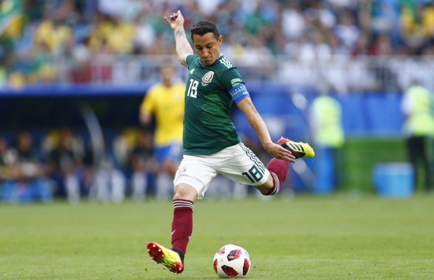 ސަމާރާ: ޖުލައި 2، 2018: ވޯލްޑް ކަޕް ފުޓްބޯޅަ މުބާރާތުގައި ބްރެޒިލް އާ މެކްސިކޯ ކުޅުނު މެޗުގެ ތެރެއިން: މެކްސިކޯ އަތުން 2-0 އިން މޮޅުވެ ބްރެޒިލް މުބާރާތުގެ ކުއާޓާ ފައިނަލުން ވަނީ ޖާގަ ހޯދައިފައި.-- ފޮޓޯ: އޭއެފްޕީ