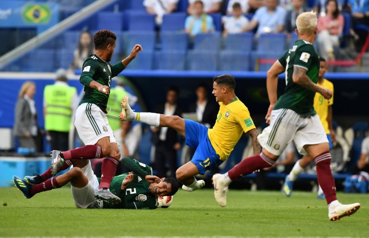 ސަމާރާ: ޖުލައި 2، 2018: ވޯލްޑް ކަޕް ފުޓްބޯޅަ މުބާރާތުގައި ބްރެޒިލް އާ މެކްސިކޯ ކުޅުނު މެޗުގެ ތެރެއިން: މެކްސިކޯ އަތުން 2-0 އިން މޮޅުވެ ބްރެޒިލް މުބާރާތުގެ ކުއާޓާ ފައިނަލުން ވަނީ ޖާގަ ހޯދައިފައި.-- ފޮޓޯ: އޭއެފްޕީ