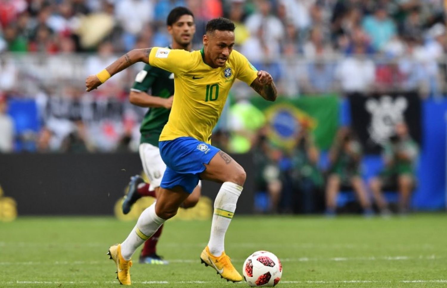 ސަމާރާ: ޖުލައި 2، 2018: ވޯލްޑް ކަޕް ފުޓްބޯޅަ މުބާރާތުގައި ބްރެޒިލް އާ މެކްސިކޯ ކުޅުނު މެޗުގެ ތެރެއިން: މެކްސިކޯ އަތުން 2-0 އިން މޮޅުވެ ބްރެޒިލް މުބާރާތުގެ ކުއާޓާ ފައިނަލުން ވަނީ ޖާގަ ހޯދައިފައި.-- ފޮޓޯ: އޭއެފްޕީ