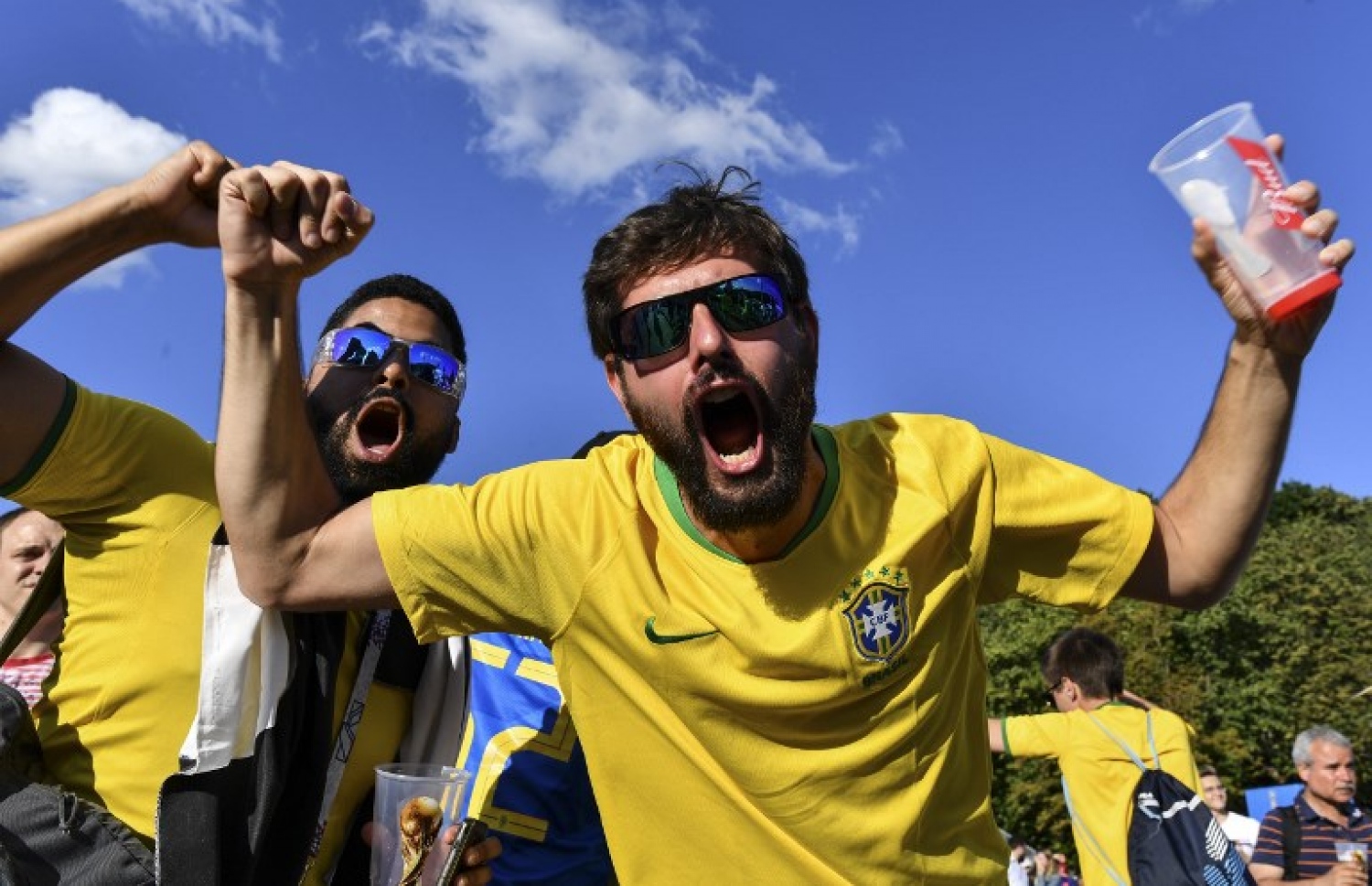 ސަމާރާ: ޖުލައި 2، 2018: ވޯލްޑް ކަޕް ފުޓްބޯޅަ މުބާރާތުގައި ބްރެޒިލް އާ މެކްސިކޯ ކުޅުނު މެޗުގައި ބްރެޒިލްގެ ސަޕޯޓަރެއް: މެކްސިކޯ އަތުން 2-0 އިން މޮޅުވެ ބްރެޒިލް މުބާރާތުގެ ކުއާޓާ ފައިނަލުން ވަނީ ޖާގަ ހޯދައިފައި.-- ފޮޓޯ: އޭއެފްޕީ