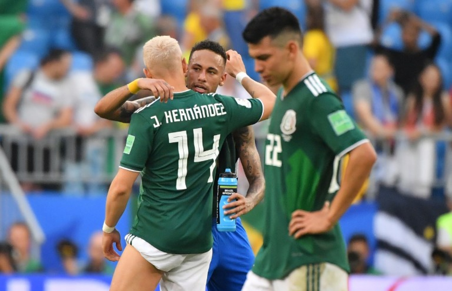 ސަމާރާ: ޖުލައި 2، 2018: ވޯލްޑް ކަޕް ފުޓްބޯޅަ މުބާރާތުގައި ބްރެޒިލް އާ މެކްސިކޯ ކުޅުނު މެޗުގެ ތެރެއިން: މެކްސިކޯ އަތުން 2-0 އިން މޮޅުވެ ބްރެޒިލް މުބާރާތުގެ ކުއާޓާ ފައިނަލުން ވަނީ ޖާގަ ހޯދައިފައި.-- ފޮޓޯ: އޭއެފްޕީ