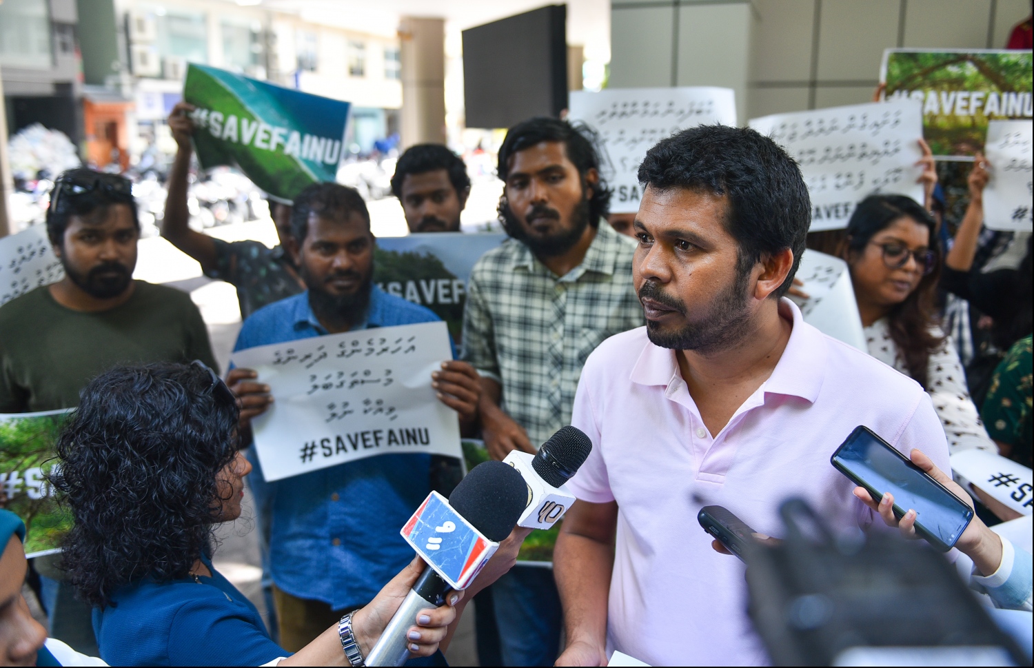 ޕެޓިޝަން ހުށަހެޅުމަށް ފަހު، އެކަމުގައި އިސްކޮށް ހަރަކާތްތެރިވާ މުހައްމަދު ވަހީދު ނޫސްވެރިންނާ މިއަދު ވާހަކަދައްކަނީ -މިހާރު ފޮޓޯ