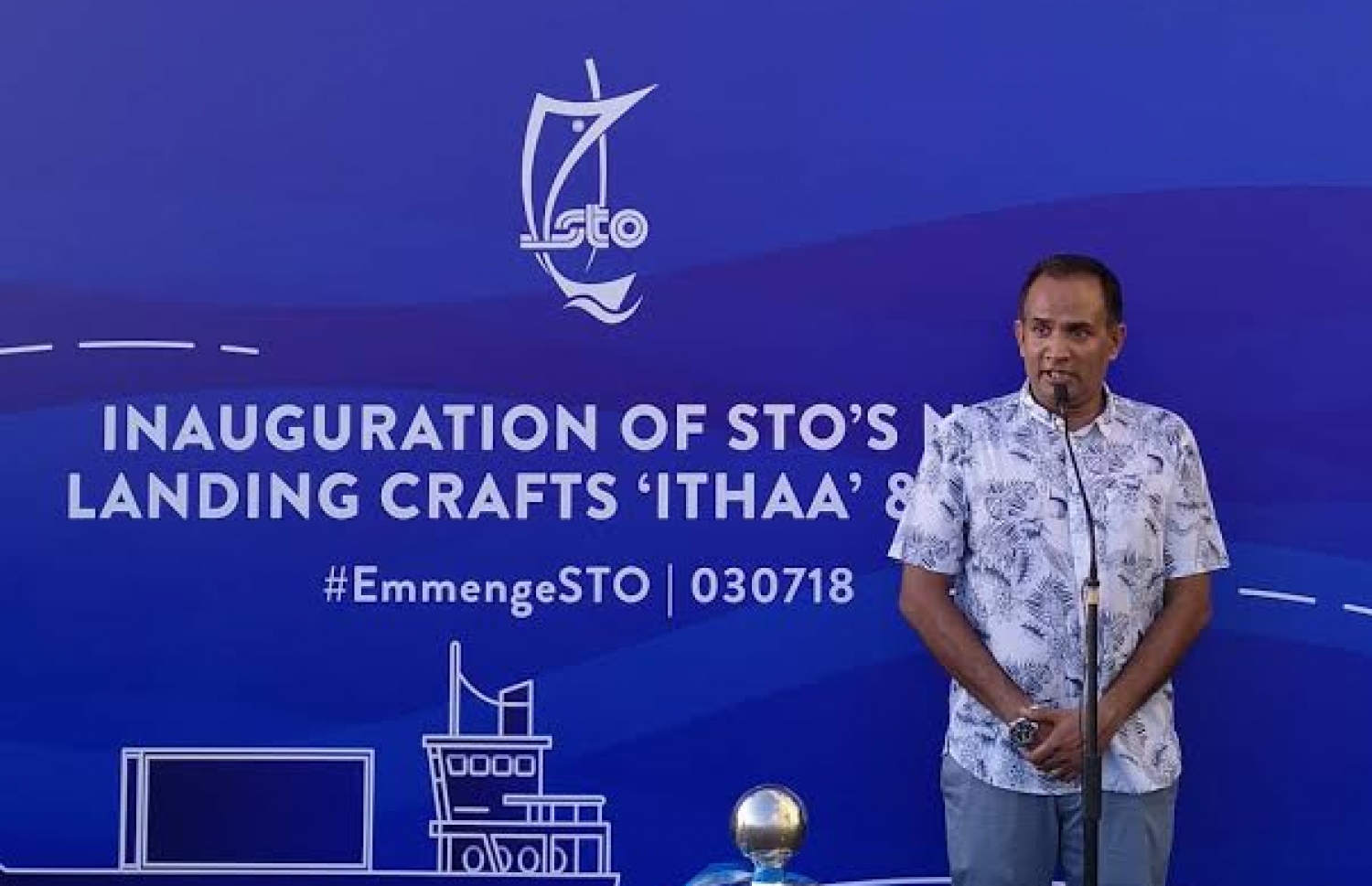 އެސްޓީއޯ އިން އަލަށް ގެނައި ދެ ލޭންޑިން ކްރާފްޓް އިފްތިހާހުކުރަން ބޭއްވި ރަސްމިއްޔާތުގައި އެސްޓީއޯގެ މެނޭޖިން ޑިރެކްޓަރު ޝަހީރު ވާހަކަދައްކަވަނީ. ފޮޓޯ: އެސްޓީއޯ