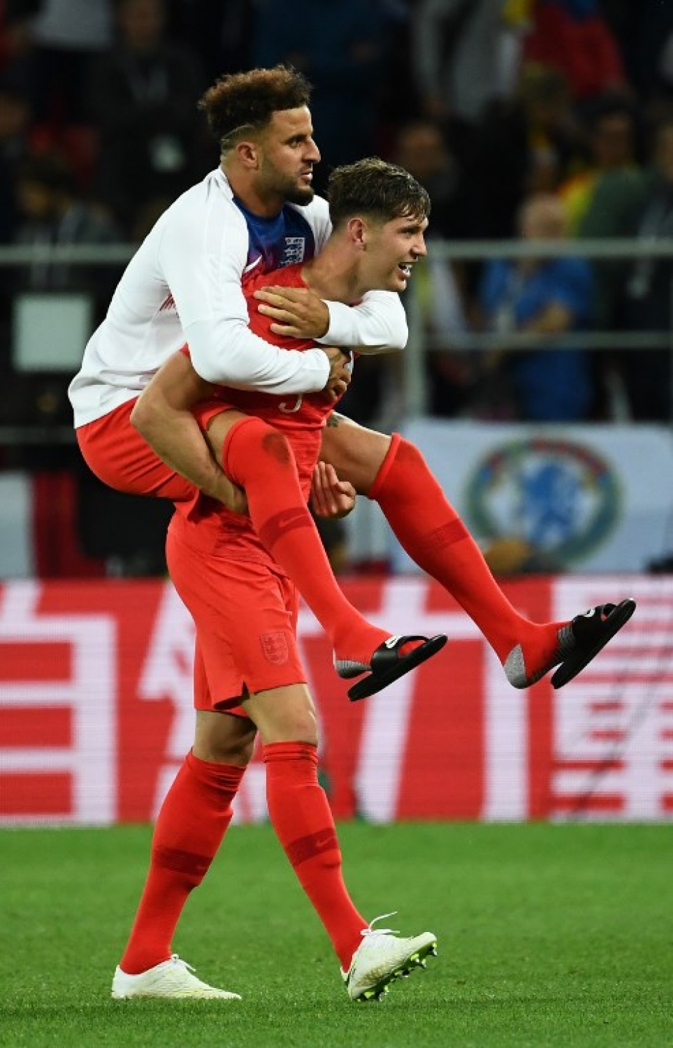 މޮސްކޯ: ޖުލައި 3، 2018: ވޯލްޑް ކަޕް ފުޓްބޯޅަ މުބާރާތުގައި އިންގްލެންޑް އާ ކޮލަމްބިއާ ކުޅުނު މެޗުގައި އިންގްލެންޑުގެ ކުޅުންތެރިން އުފާފާޅުކުރަނީ: ވޯލްޑް ކަޕް ފުޓްބޯޅަ މުބާރާތުގައި ޕެނަލްޓީ ޖަހައިގެން ކޮލަމްބިއާ އަތުން 4-3 އިން މޮޅުވެ އިންގްލެންޑް މުބާރާތުގެ ކުއާޓާ ފައިނަލުން ވަނީ ފުރުސަތު ހޯދައިފައި.-- ފޮޓޯ: އޭއެފްޕީ