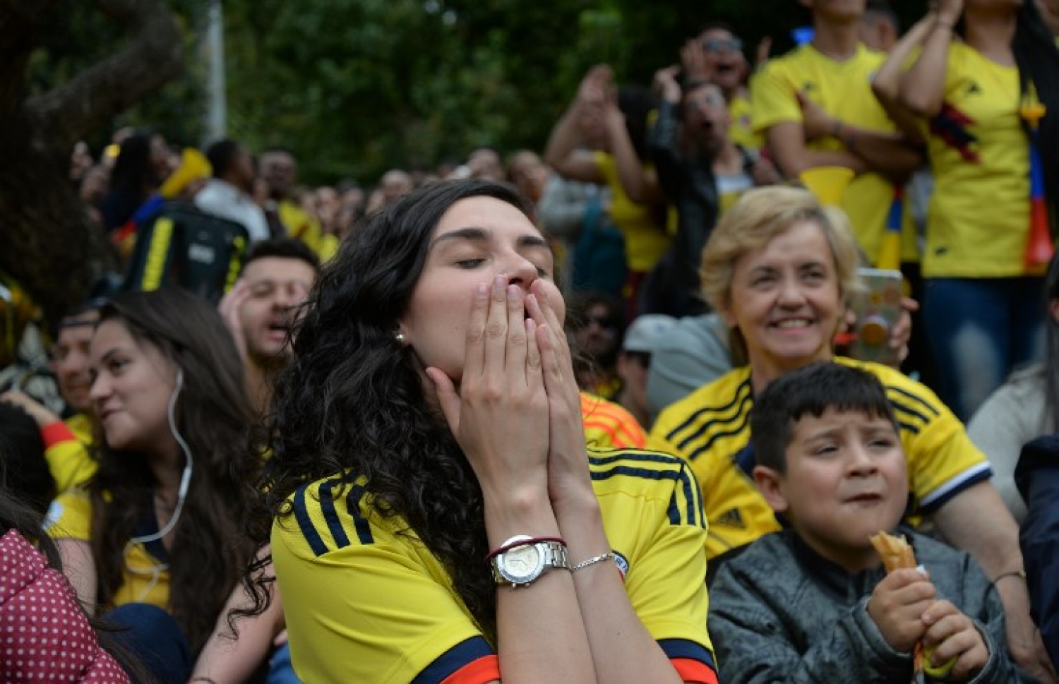 މޮސްކޯ: ޖުލައި 3، 2018: ވޯލްޑް ކަޕް ފުޓްބޯޅަ މުބާރާތުގައި އިންގްލެންޑް އާ ކޮލަމްބިއާ ކުޅުނު މެޗުގައި ކޮލަމްބިއާގެ ސަޕޯޓަރުންތަކެއް: ވޯލްޑް ކަޕް ފުޓްބޯޅަ މުބާރާތުގައި ޕެނަލްޓީ ޖަހައިގެން ކޮލަމްބިއާ އަތުން 4-3 އިން މޮޅުވެ އިންގްލެންޑް މުބާރާތުގެ ކުއާޓާ ފައިނަލުން ވަނީ ފުރުސަތު ހޯދައިފައި.-- ފޮޓޯ: އޭއެފްޕީ