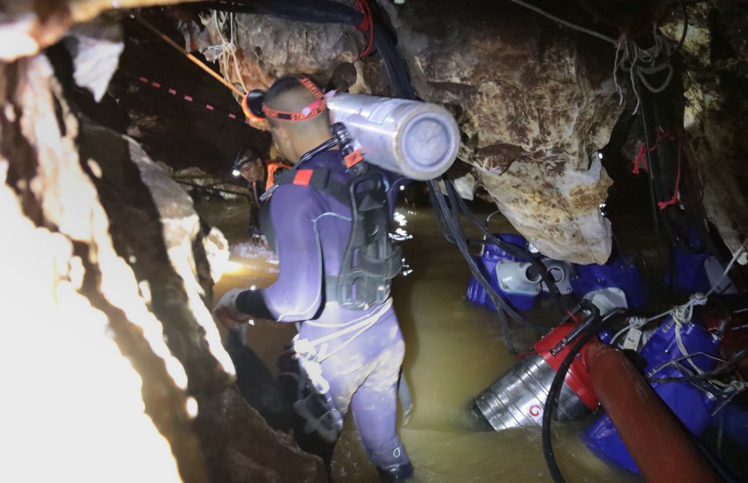 ތައިލެންޑުގެ ހޮހަޅައިގައި ތިބި ކުދިން ނެރުމުގެ އޮޕަރޭޝަން