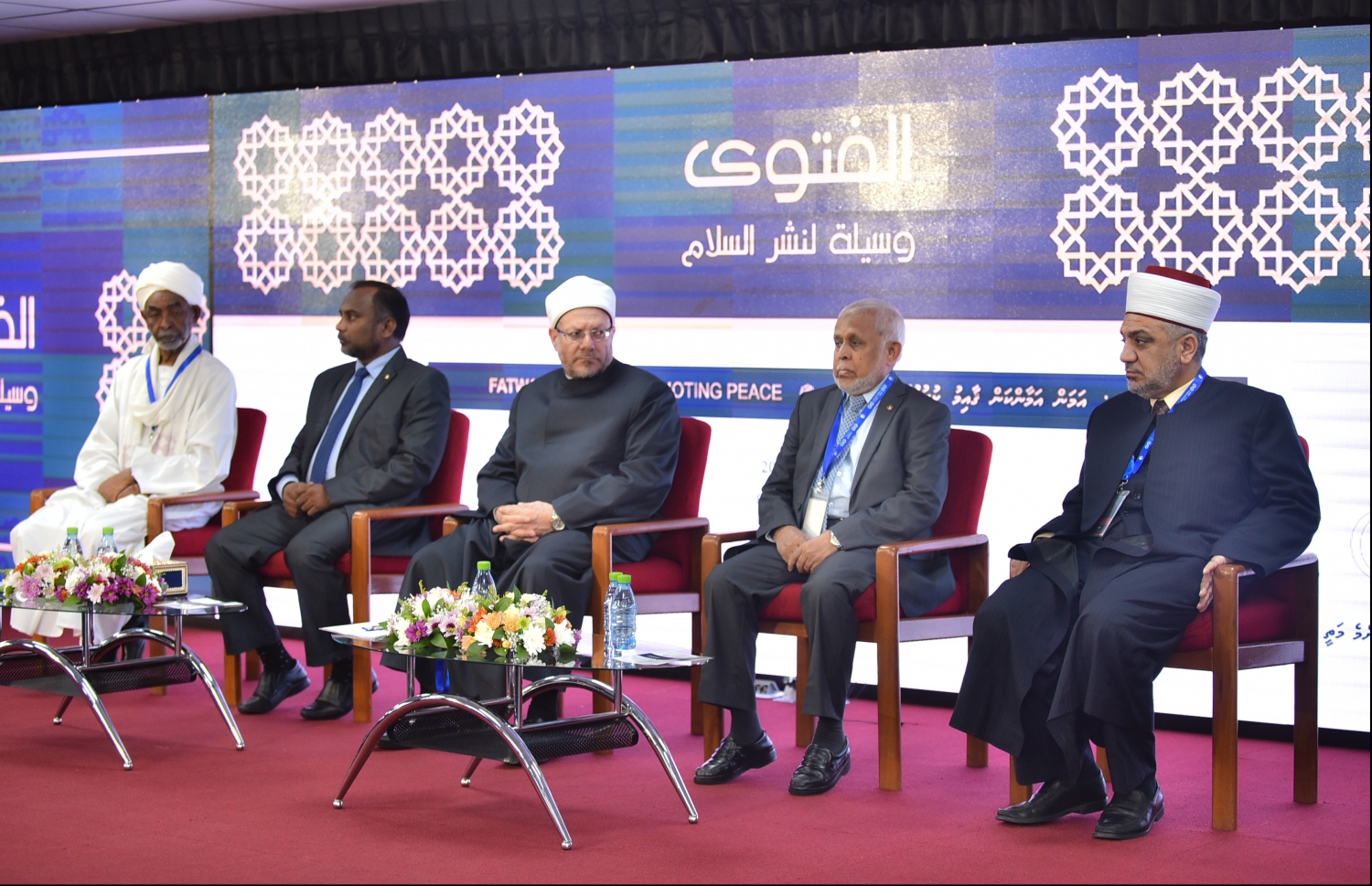 މާލެ: ޖުލައި 8، 2018- ރާއްޖޭގެ ފަތުވާ މަޖިލީހުގެ ފަރާތުން ބާއްވާ ފަތުވާ ފޯރަމް ފެށުމުގެ ރަސްމިއްޔާތުގައި، ރާއްޖޭގެ އިސްލާމިކް މިނިސްޓަރު ޑރ. ޒިޔާދާއި ފަތުވާ މަޖިލީހުގެ ރައީސް ޝޭހް ރަޝީދާއި ރާއްޖެ އިން ބޭރުގެ ބައެއް ދީނީ އިލްމުވެރިން ބައިވެރިވެވަޑައިގަންނަވަނީ.--- ފޮޓޯ: ހުސައިން ވަހީދު/މިހާރު