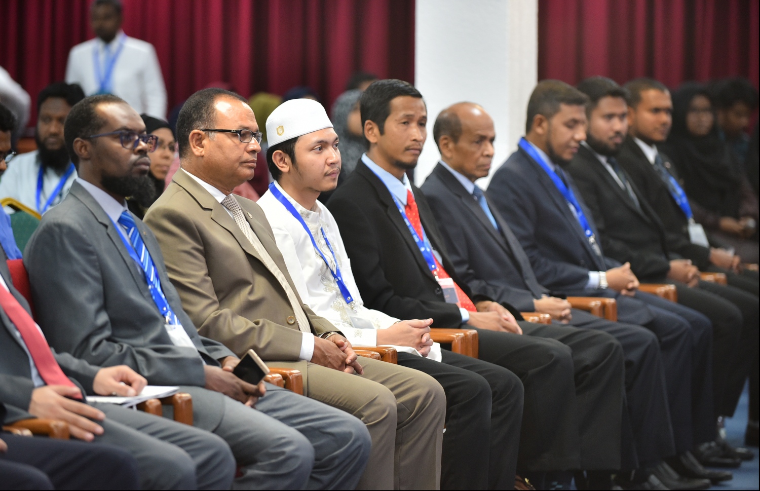 މާލެ: ޖުލައި 8، 2018- ރާއްޖޭގެ ފަތުވާ މަޖިލީހުގެ ފަރާތުން ބާއްވާ ފަތުވާ ފޯރަމް ފެށުމުގެ ރަސްމިއްޔާތުގައި، ބައެއް ދީނީ އިލްމުވެރިން ބައިވެރިވެވަޑައިގަންނަވަނީ.--- ފޮޓޯ: ހުސައިން ވަހީދު/މިހާރު