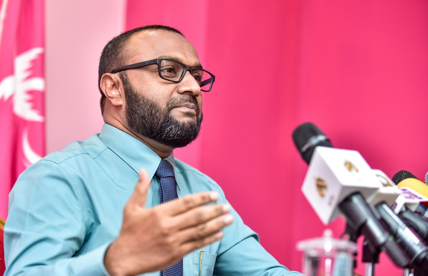 ޕީޕީއެމްގެ އޮފީހުގައި ބޭއްވި ނޫސްވެރިންގެ ބައްދަލުވުމުގައި ޝަހީމް ވާހަކަ ދައްކަވަނީ. --ފޮޓޯ: އަލީ ނިޝާން/މިހާރު