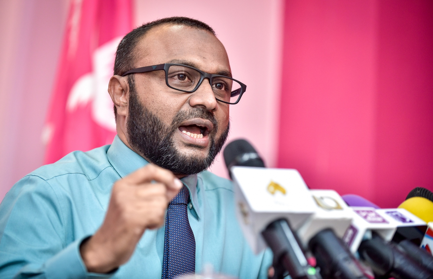 ޕީޕީއެމްގެ އޮފީހުގައި މިއަދު ބޭއްވި ނޫސްވެރިންގެ ބައްދަލުވުމުގައި ޝަހީމް ވާހަކަ ދައްކަވަނީ. --ފޮޓޯ:އަލީ ނިޝާން/މިހާރު