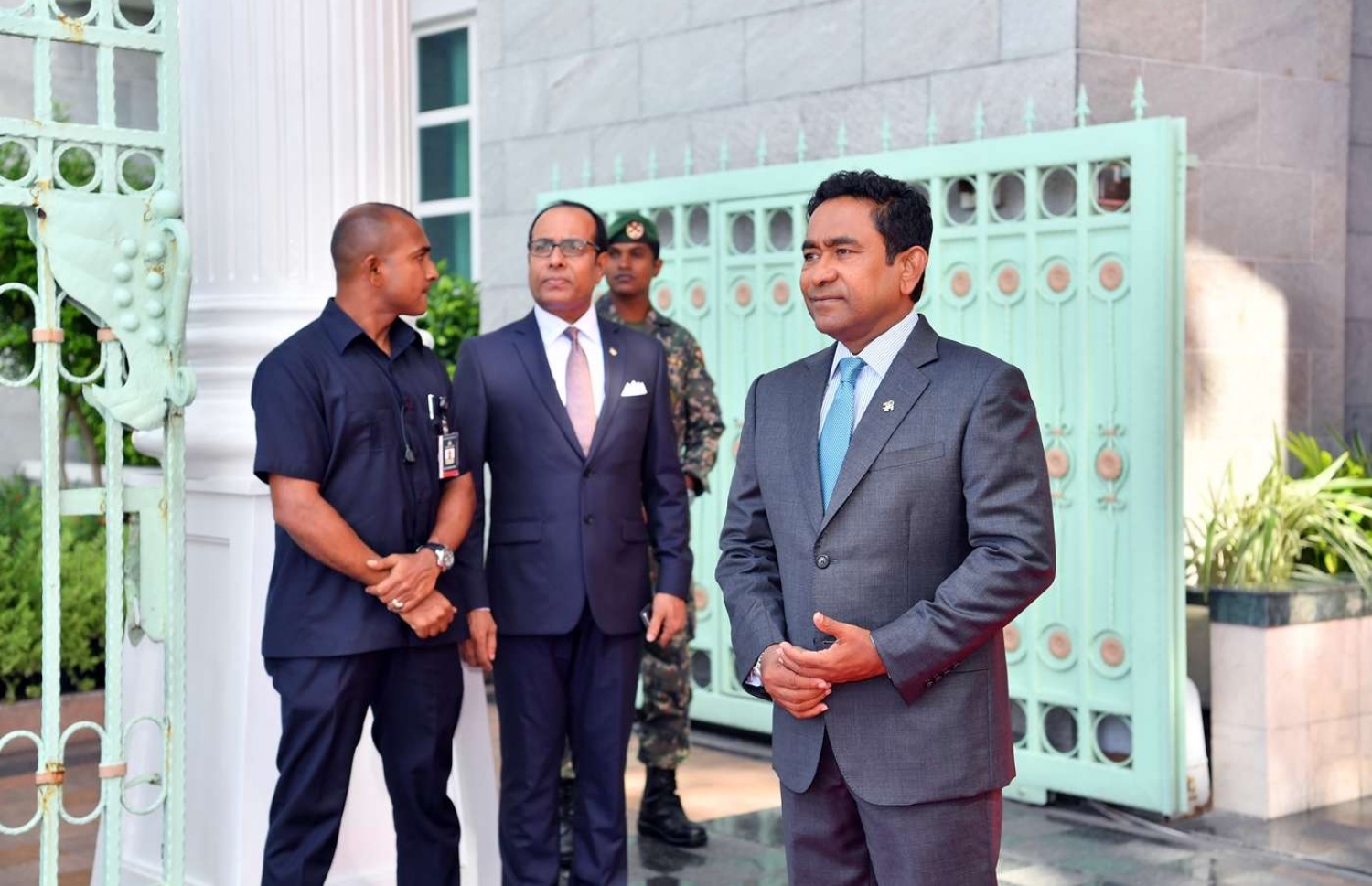 މާލެ: ޖުލައި 9، 2018- ސައޫދީ އަރަބިއްޔާގެ އިންޓީރިއާ މިނިސްޓަރު އަބްދުލްއަޒީޒް ބިން ސައުދު ބިން ނާއިފް، ރާއްޖެ އަށް ކުރެއްވި ދަތުރުގައި، ރައީސް އޮފީހަށް ވަޑައިގަންނަވާތީ، އޭނާގެ އިންތިޒާރުގައި ރައީސް ޔާމީން މަޑުކޮށްލައްވައިގެން.---ފޮޓޯ: ރައީސް އޮފީސް