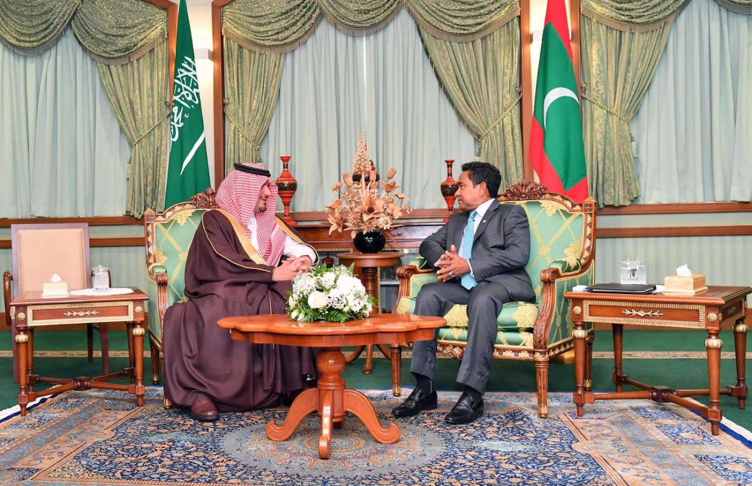 މާލެ: ޖުލައި 9، 2018- ސައޫދީ އަރަބިއްޔާގެ އިންޓީރިއާ މިނިސްޓަރު އަބްދުލްއަޒީޒް ބިން ސައުދު ބިން ނާއިފް، ރާއްޖެ އަށް ކުރެއްވި ދަތުރާ ގުޅިގެން، ރައީސް ޔާމީން އޭނާއާ ބައްދަލުކުރައްވަނީ.---ފޮޓޯ: ރައީސް އޮފީސް