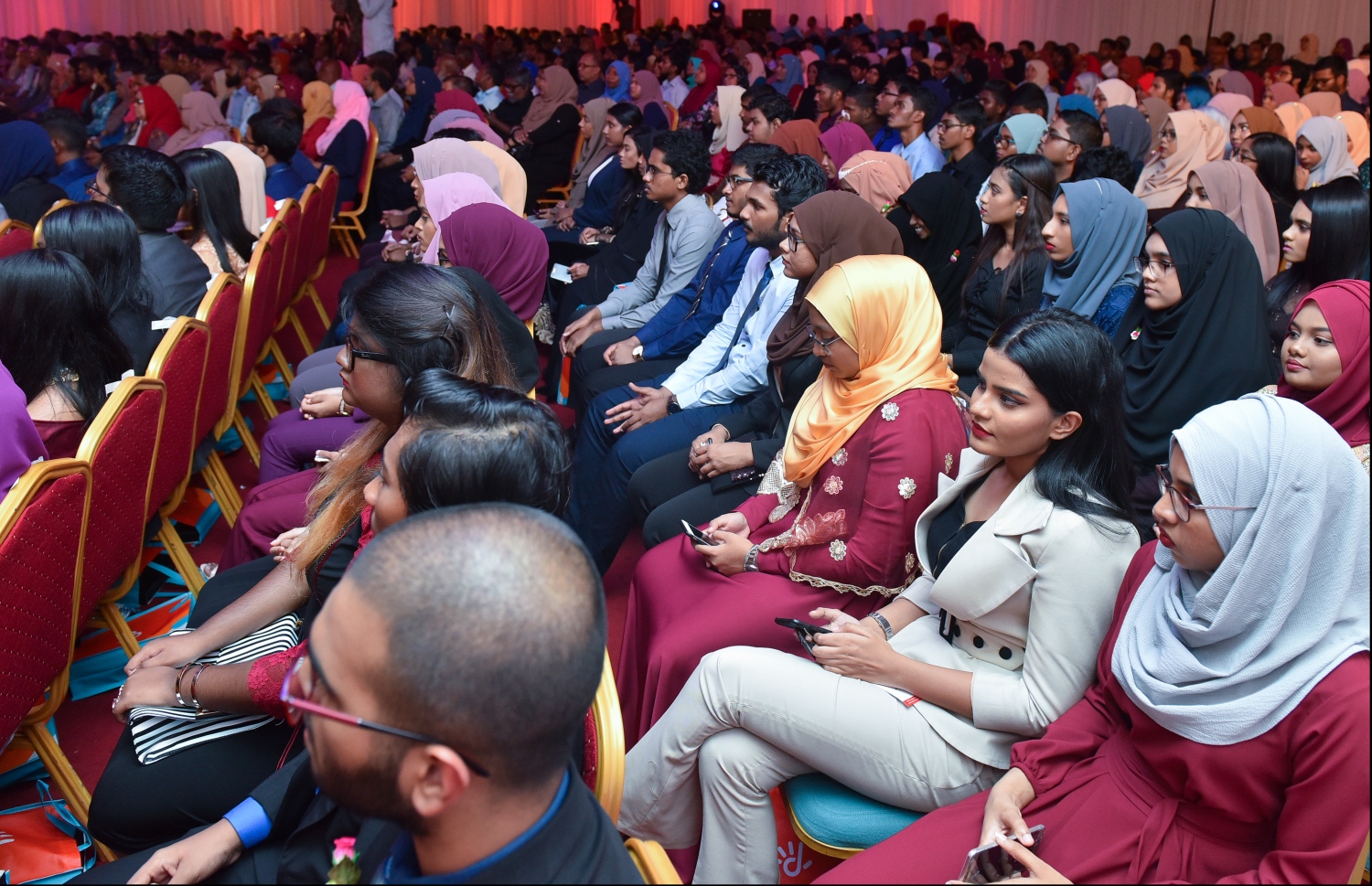 މާލެ: ޖުލައި 9، 2018: މިދިޔަ އަހަރުގެ އޮކްޓޯބަރު/ނޮވެމްބަރުގައި ބޭއްވި އޭ ލެވެލް އިމްތިހާނުން ވަނަތައް ހޯދި ދަރިވަރުންނަށް އެވޯޑު ދިނުމުގެގޮތުން ދަރުބާރުގޭގައި ބޭއްވި ރަސްމިއްޔާތުގައި، އެޑިއުކޭޝަން މިނިސްޓަރު އައިޝަތު ޝިހާމް ވާހަކަދައްކަވަނީ.--- ފޮޓޯ: ހުސައިން ވަހީދު/މިހާރު