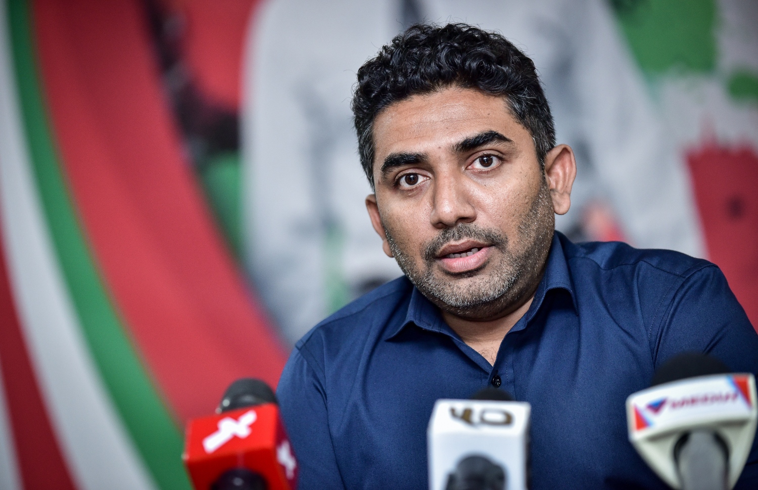 މިއަދުގެ ނިއުސް ބްރީފިން ގައި އަމީން ވާހަކަ ދައްކަވަނީ.---ފޮޓޯ: ނިޝާން އަލީ/މިހާރު