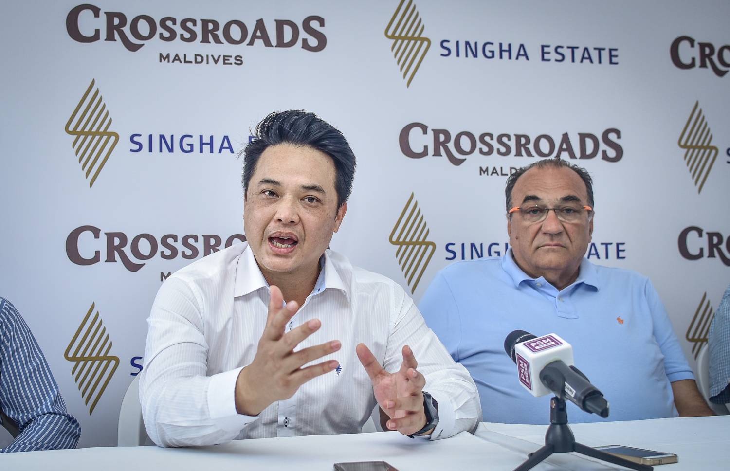 ކްރޮސްރޯޑްސް މަޝްރޫގެ ޗީފް އޮޕަރޭޓިން އޮފިސަރު ތިޓި ތޮންގްބެންޖަމަސް މިއަދު ނޫސްވެރިންނާ ވާހަކަދައްކަވަނީ. ފޮޓޯ: ނިޝާން އަލީ /މިހާރު