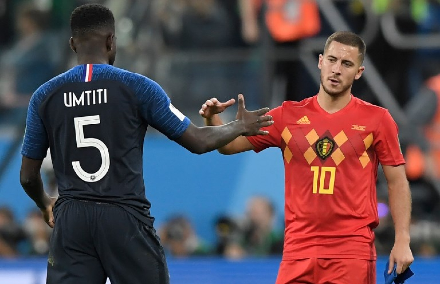 ސެއިން ޕީޓާސްބާގް: ޖުލައި 10، 2018: ވޯލްޑް ކަޕް ފުޓްބޯޅަ މުބާރާތުގައި ފްރާންސް އާ ބެލްޖިއަމް ކުޅުނު މެޗުގައި ފްރާންސްގެ ޑިފެންޑަރު އުމްޓީޓީ ލަނޑު ޖެހުމަށްފަހު އުފާފާޅުކުރަނީ: ސެމީ ފައިނަލް ފުރަތަމަ މެޗުން ބެލްޖިއަމްގެ މައްޗަށް 1-0 އިން ކުރިހޯދައި ފްރާންސް 12 އަހަރަށް ފަހު މުބާރާތުގެ ފައިނަލުން ވަނީ ޖާގަ ހޯދައިފައި.-- ފޮޓޯ: އޭއެފްޕީ