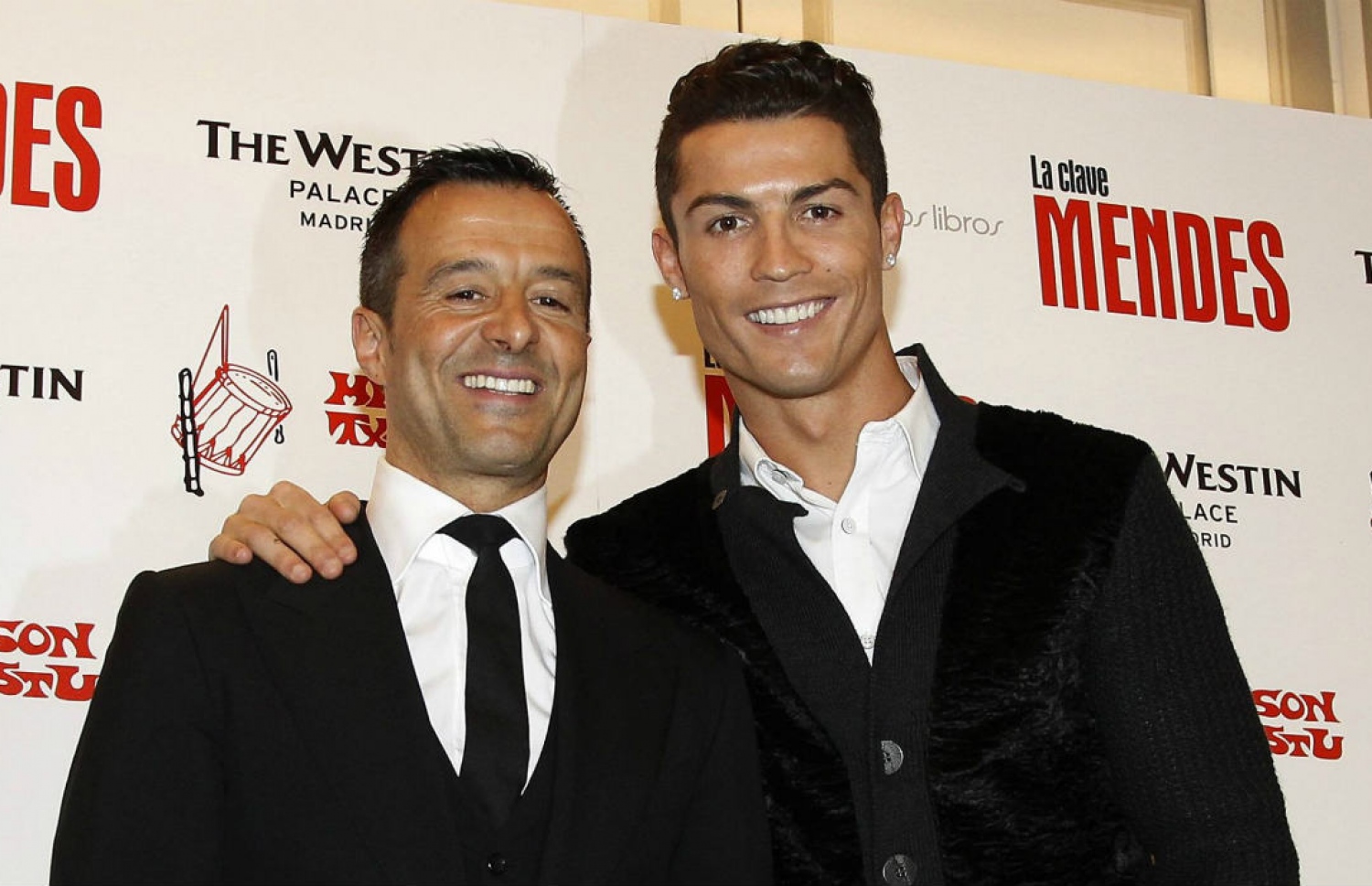 ރޮނާލްޑޯ (ކ) އޭނާގެ އޭޖެންޓް ޖޯޖް މެންޑޭޒްއާ އެކު. -- ފޮޓޯ: އޭއެފްޕީ