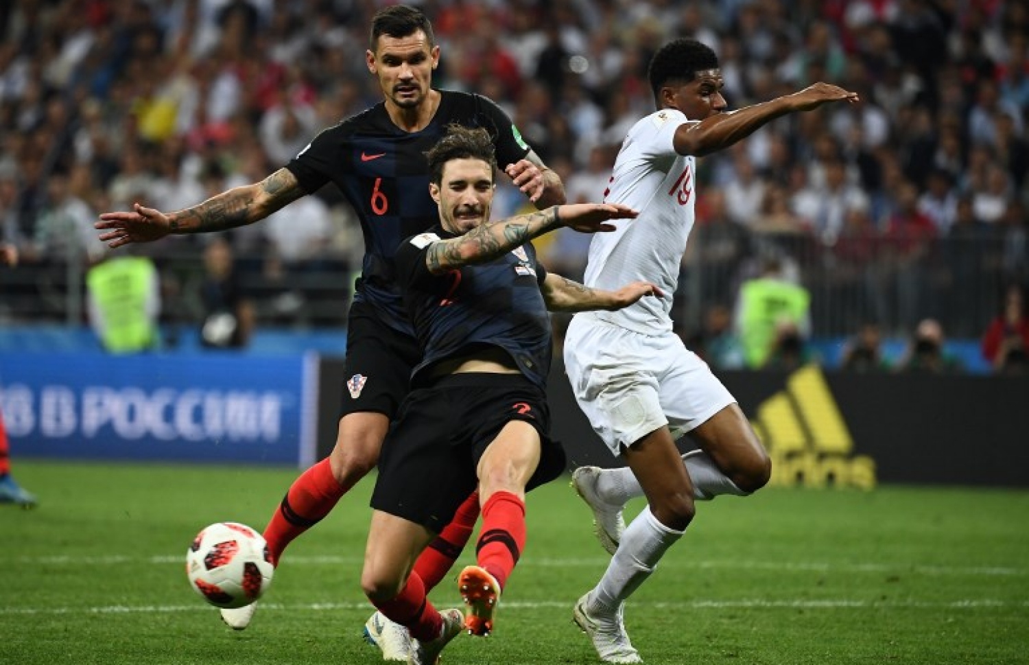 މޮސްކޯ: ޖުލައި 11، 2018: ވޯލްޑް ކަޕް ފުޓްބޯޅަ މުބާރާތުގައި އިންގްލެންޑް އާ ކްރޮއޭޝިއާ ކުޅުނު މެޗުގެ ތެރެއިން: އިންގްލެންޑް އަތުން 2-1 އިން މޮޅުވެ ކްރޮއޭޝިއާ ވޯލްޑް ކަޕު ފައިނަލުން ފުރަތަމަ ފަހަރަށް ވަނީ ޖާގަ ހޯދާފައި.-- ފޮޓޯ: އޭއެފްޕީ