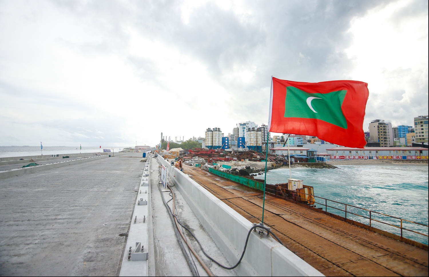 މާލެ އާއި ހުޅެލެއާ ދެމެދު ބްރިޖުން ގުޅާލާފައި. --ފޮޓޯ: ހުސެއިން ވަހީދު/މިހާރު