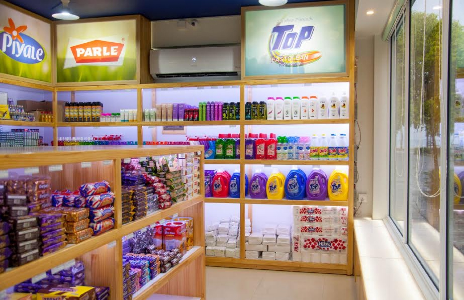 އެމްޔޫ ސްޓޯރުން ހުޅުމާލޭގައި ހުޅުވި ފިހާރަ: މި ފިހާރައިން ހޯސޭލްކޮށް އަދި ރީޓެއިލްކޮށް ވެސް މުދާ ލިބެންހުރޭ. ފޮޓޯ: އެމްޔޫ ސްޓޯރު