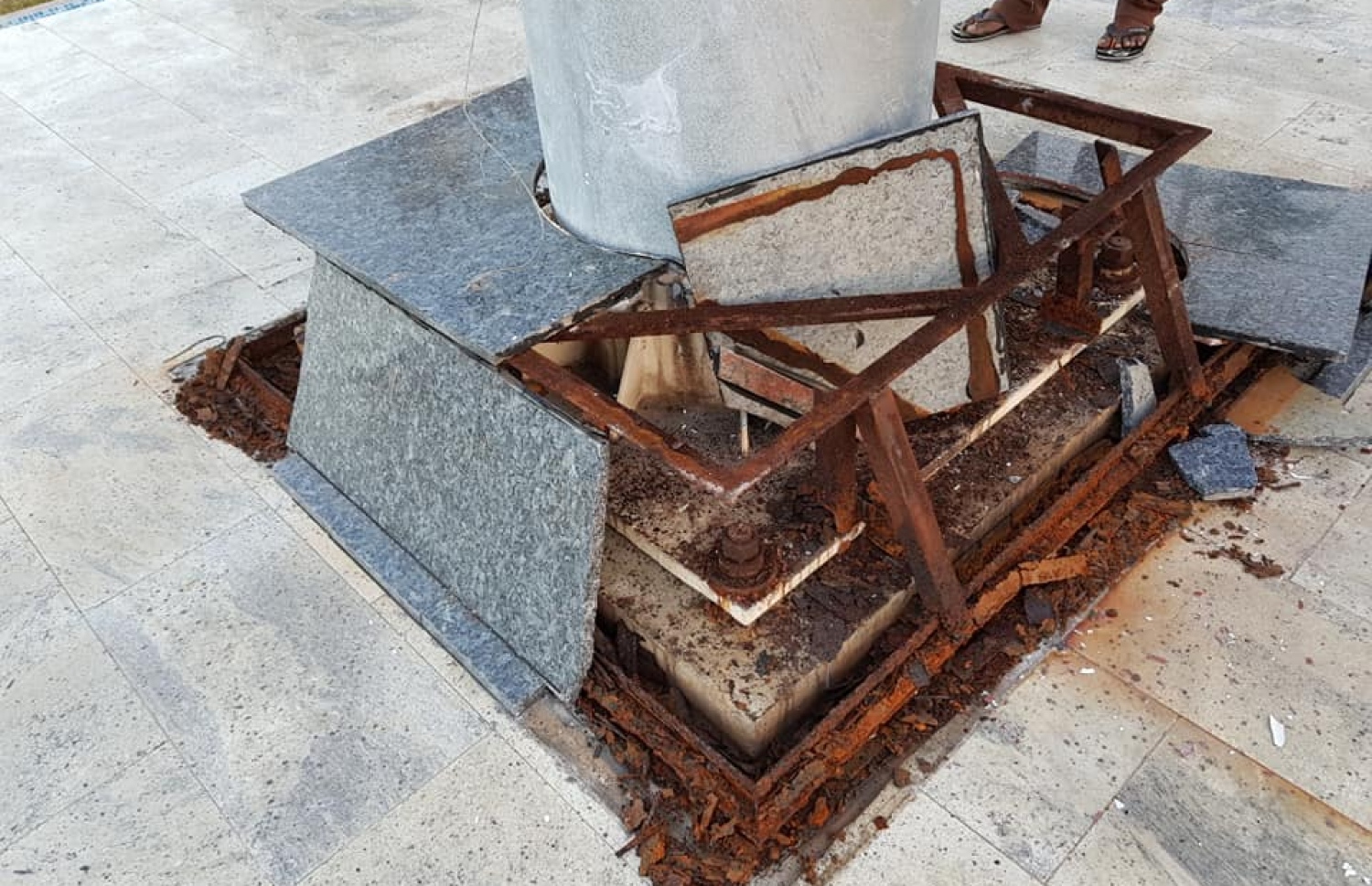 ދިދަ ދަނޑީގެ ބުޑުގައި ދަބަރު ޖަހާފައި: އެ ނެގީ ރައްކާތެރިކަމުގެ ފިޔަވަޅެއްގެ ގޮތުން ކަމަށް ޒުހައިރު ވިދާޅުވި