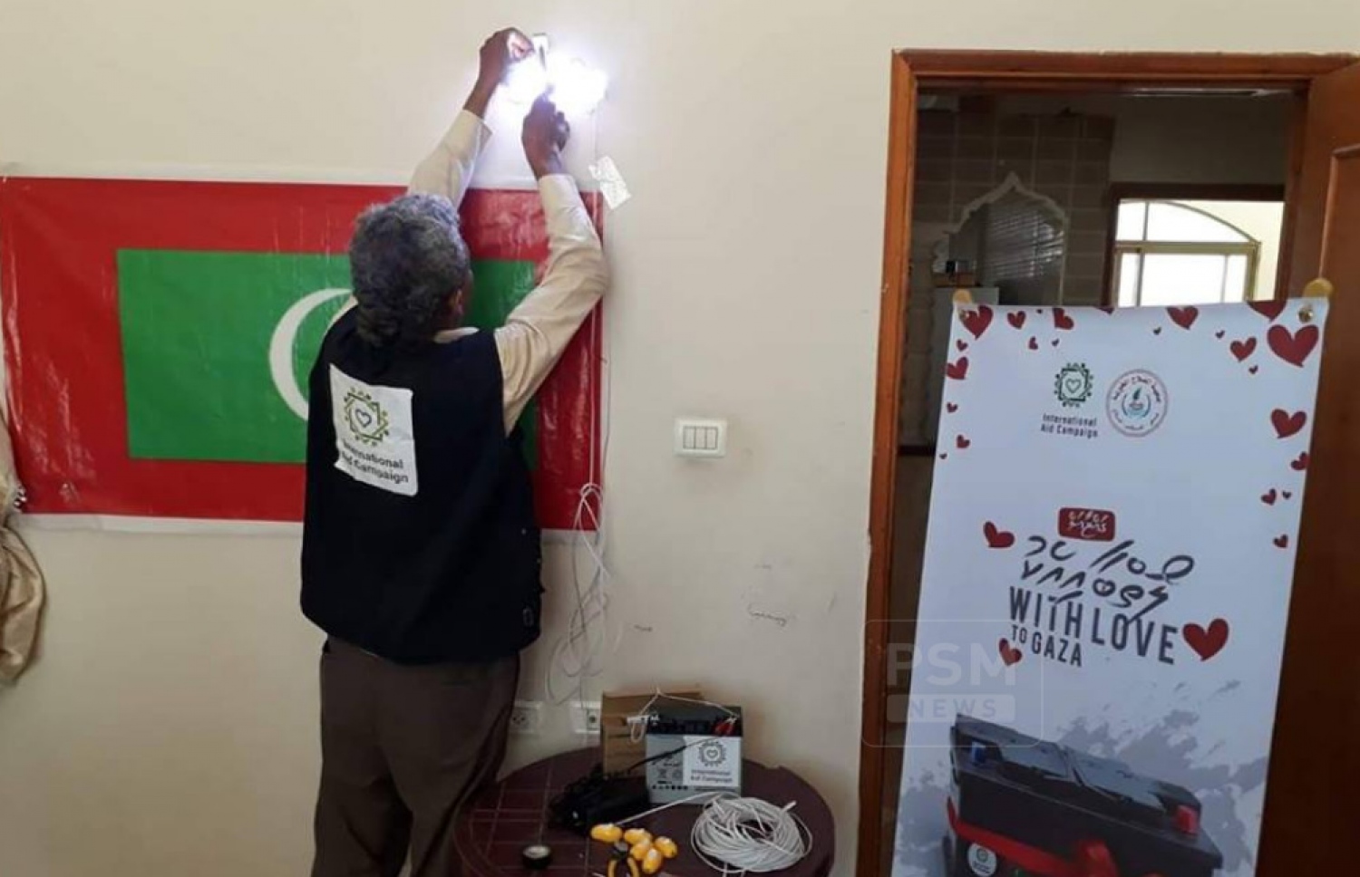ދިވެހިންގެ އެހީތެރިކަމާއެކު، ގާޒާގެ ބައެއް ގެތަކުގައި ލެޑްލައިޓް ހަރުކުރަނީ