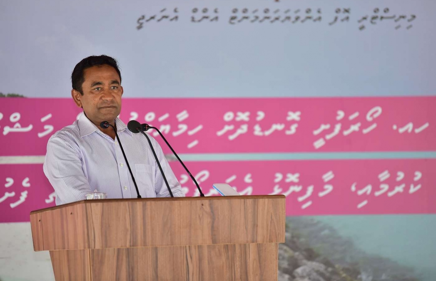 ހޯރަފުށީ ރައްޔިތުންނާ ބައްދަލު ކުރައްވައި ރައީސް ވާހަކަފުޅު ދައްކަވަނީ. - ފޮޓޯ: ރައީސް އޮފީސް