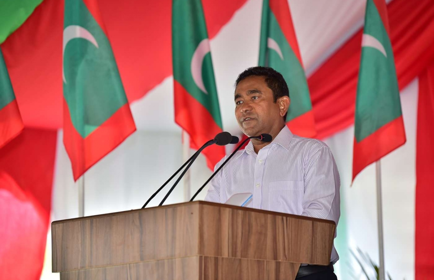 ހއ. ހޯރަފުށި: ޖުލައި 17، 2018: ހޯރަފުށީގެ ގޮނޑުދޮށް ހިމާޔަތް ކުރުމުގެ މަޝްރޫއުގެ ނިމުން ފާހަގަ ކުރެއްވުމަށް ބޭއްވި ޖަލްސާގައި ރައީސް ޔާމީން ވާހަކަ ދައްކަވަނީ.-- ފޮޓޯ: ރައީސް އޮފީސް