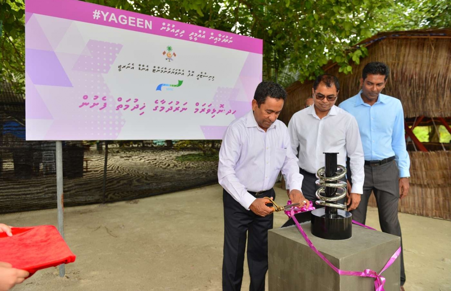 ހދ. ނޮޅިވަރަމް: ޖުލައި 17، 2018: ނޮޅިވަރަމުގައި ނަރުދަމާ ނިޒާމު ރަސްމީކޮށް، ރައީސް ޔާމީން އިފްތިތާހު ކޮއްދެއްވަނީ.-- ފޮޓޯ: ރައީސް އޮފީސް