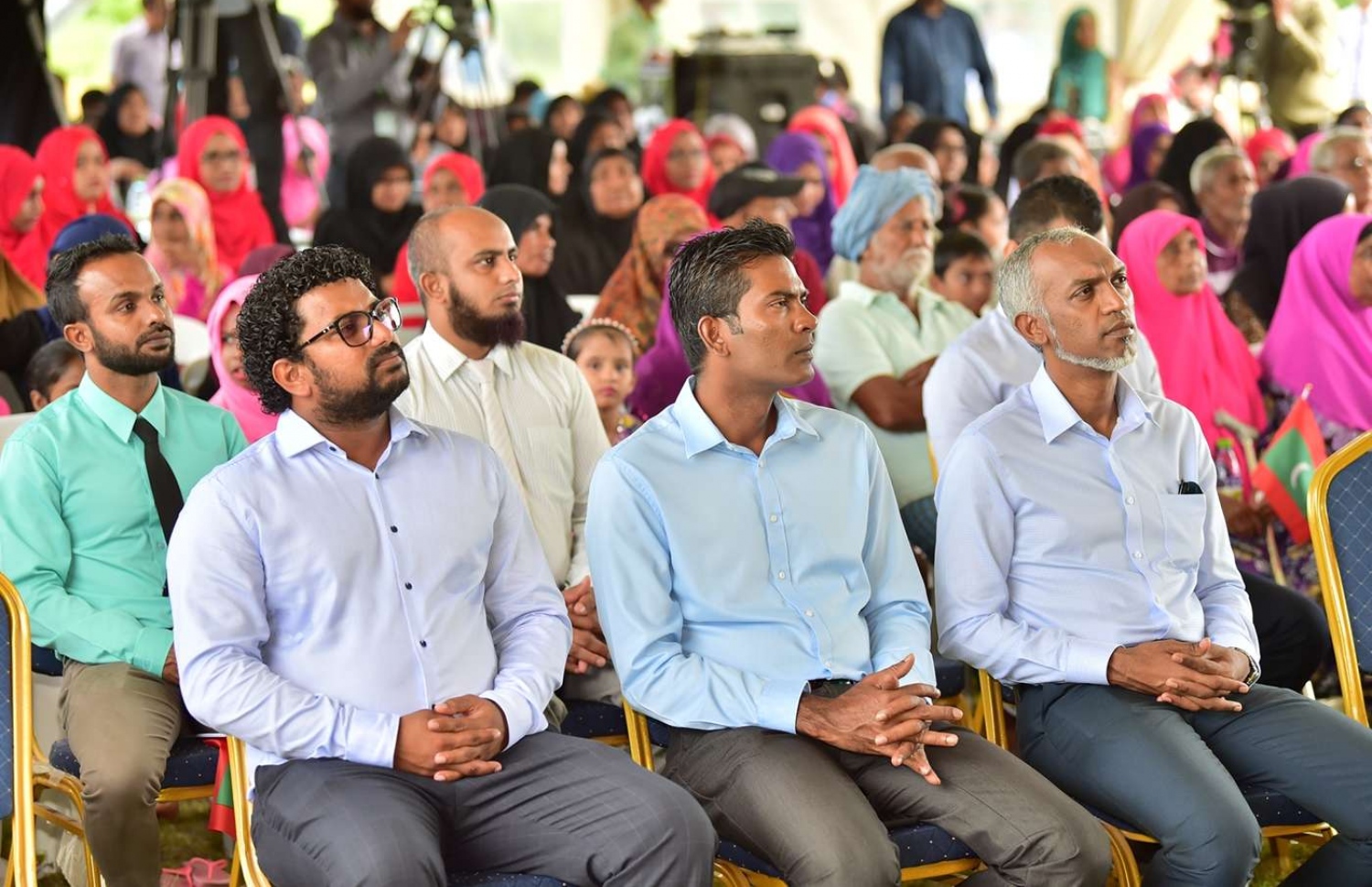 ހދ. ނޮޅިވަރަމް: ޖުލައި 17، 2018: ނޮޅިވަރަމްގެ ނަރުދަމާ ނިޒާމް ރަސްމީކޮށް އިފްތިތާހު ކުރުމަށް ބޭއްވި ރަސްމިއްޔާތުގައި ސަރުކާރުގެ ބައެއް އިސްވެރިން ބައިވެރިވެ ވަޑައިގަންނަވަނީ.-- ފޮޓޯ: ރައީސް އޮފީސް