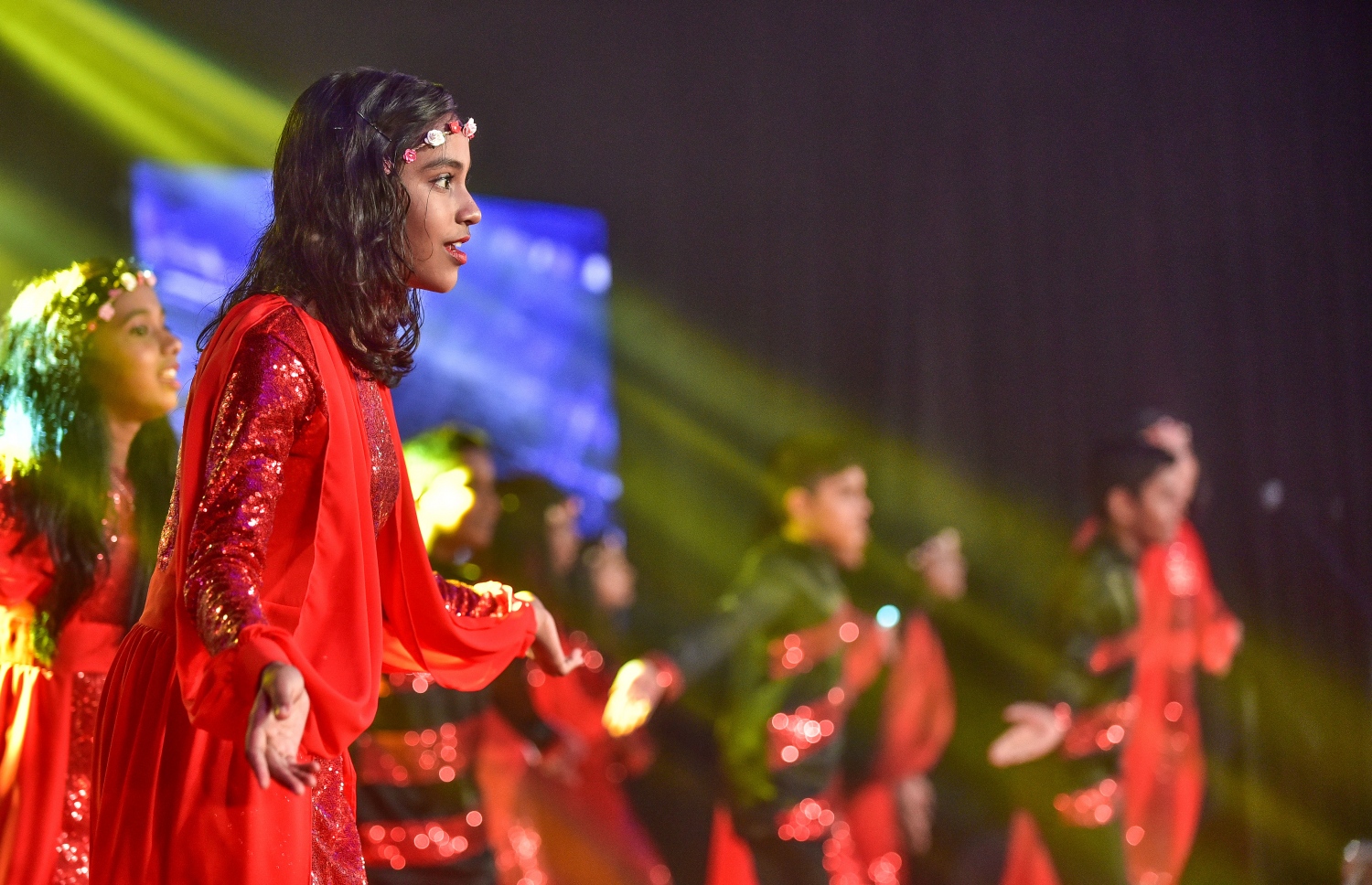 މާލެ: 17 ޖުލައި 2018: އޯ ލެވެލްގައި ރަނގަޅު ނަތީޖާ ހޯދި ދަރިވަރުންނަށް އެވޯޑު ދިނުމަށް ދަރުބާރުގޭގައި ބޭއްވި ރަސްމިއްޔާތުގެ ތެރެއިން: މިދިޔަ އޮކްޓޯބަރު/ނޮވެމްބަރުގައި އޯ ލެވެލް ހެދި ދަރިވަރުންގެ ތެރެއިން ރާއްޖޭގެ ގަދަ 10 ގައި 375 ދަރިވަރަކު ހިމެނި ހަ ދަރިވަރަކު ވަނީ އެއްވަނަ ހޯދާފައި--. ފޮޓޯ: ނިޝާން އަލީ/ މިހާރު