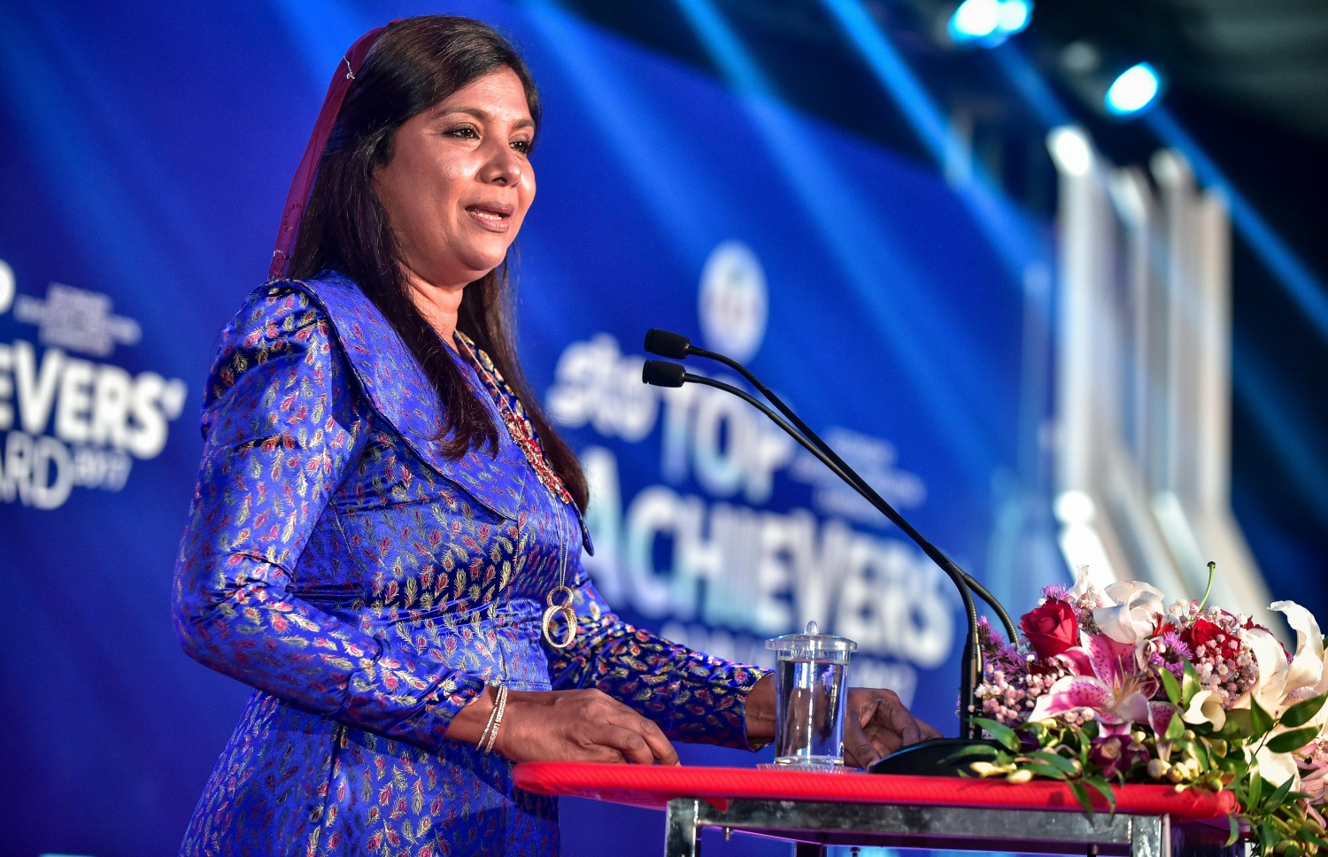 އޯ ލެވެލްގައި ރަނގަޅު ނަތީޖާ ހޯދި ދަރިވަރުންނަށް އެވޯޑު ދިނުމަށް ދަރުބާރުގޭގައި ބޭއްވި ރަސްމިއްޔާތުގައި އެޑިއުކޭޝަން މިނިސްޓަރު އައިޝަތު ޝިހާމް ވާހަކަ ދައްކަވަނީ--. ފޮޓޯ: ނިޝާން އަލީ/ މިހާރު