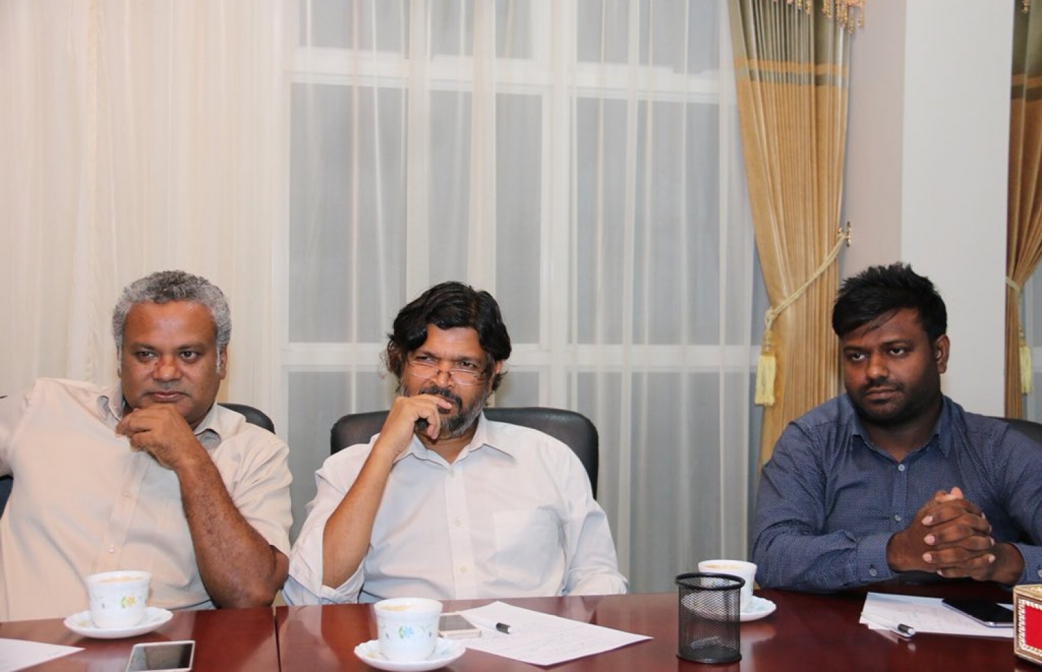 އީސީގެ ޝަރީފް، މިއަދު އިދިކޮޅު ބައެއް ބޭފުޅުންނާއެކު ބޭއްވި ބައްދަލުވުން. - ފޮޓޯ: އިލެކްޝަންސް ކޮމިޝަން