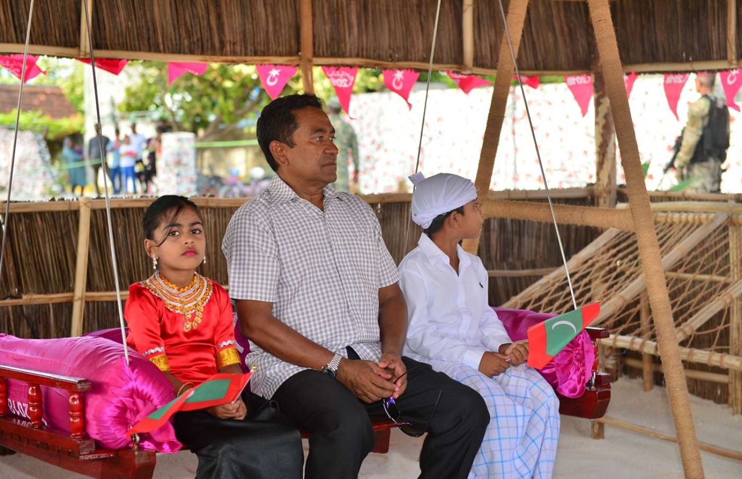 ހއ. ބާރަށް: ޖުލައި 18، 2018: ބާރަށުގައި 32 މިލިއަން ރުފިޔާ ހަރަދުކޮށްގެން 2015 ގައި ހެދި މެރީނާ ޖެޓީ ހުޅުވުމަށް އެ ރަށުގައި ބޭއްވި ރަސްމިއްޔާތެއްގައި ބައިވެރިވެ ވަޑައިގަތުމަށް ރައީސް ޔާމީން ބާރަށުގައި.-- ފޮޓޯ: ރައީސް އޮފީސް