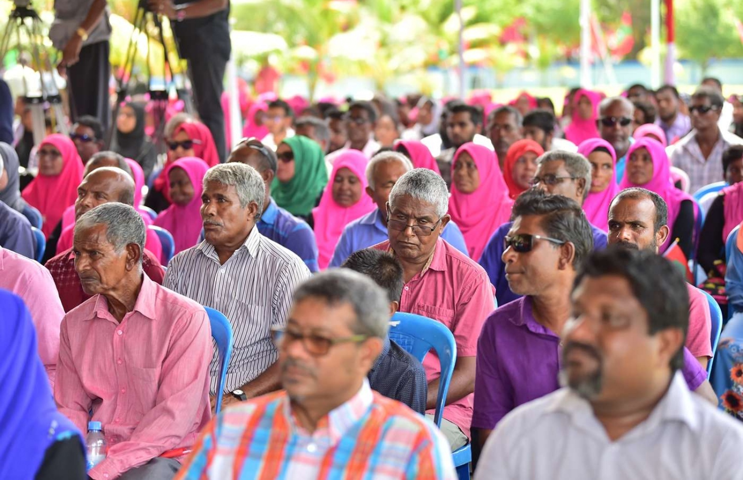 ހއ. ކެލާ: ޖުލައި 18، 2018: ކެލާގައި ނަރުދަމާ ނިޒާމު ރަސްމީކޮށް، އިފްތިތާހު ކޮއްދެއްވުމަށް ބޭއްވި ރަސްމިއްޔާތެއްގައި އެރަށުގެ ބައެއް މީހުން ބައިވެރިވަނީ.-- ފޮޓޯ: ރައީސް އޮފީސް