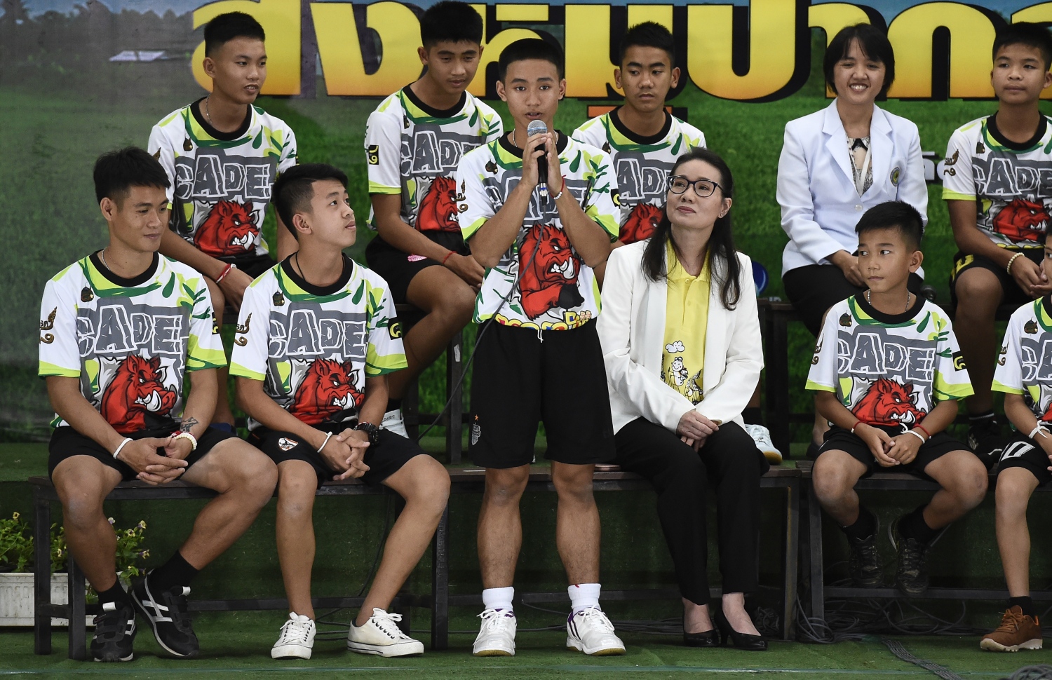 ހޮހަޅައިން ސަލާމަތް ކުރި ކުދިންގެ ތެރޭގައި ހިމެނޭ އަދުލް (މ) ނޫސްވެރިންނާ ވާހަކަ ދައްކަނީ. --ފޮޓޯ:އޭއެފްޕީ