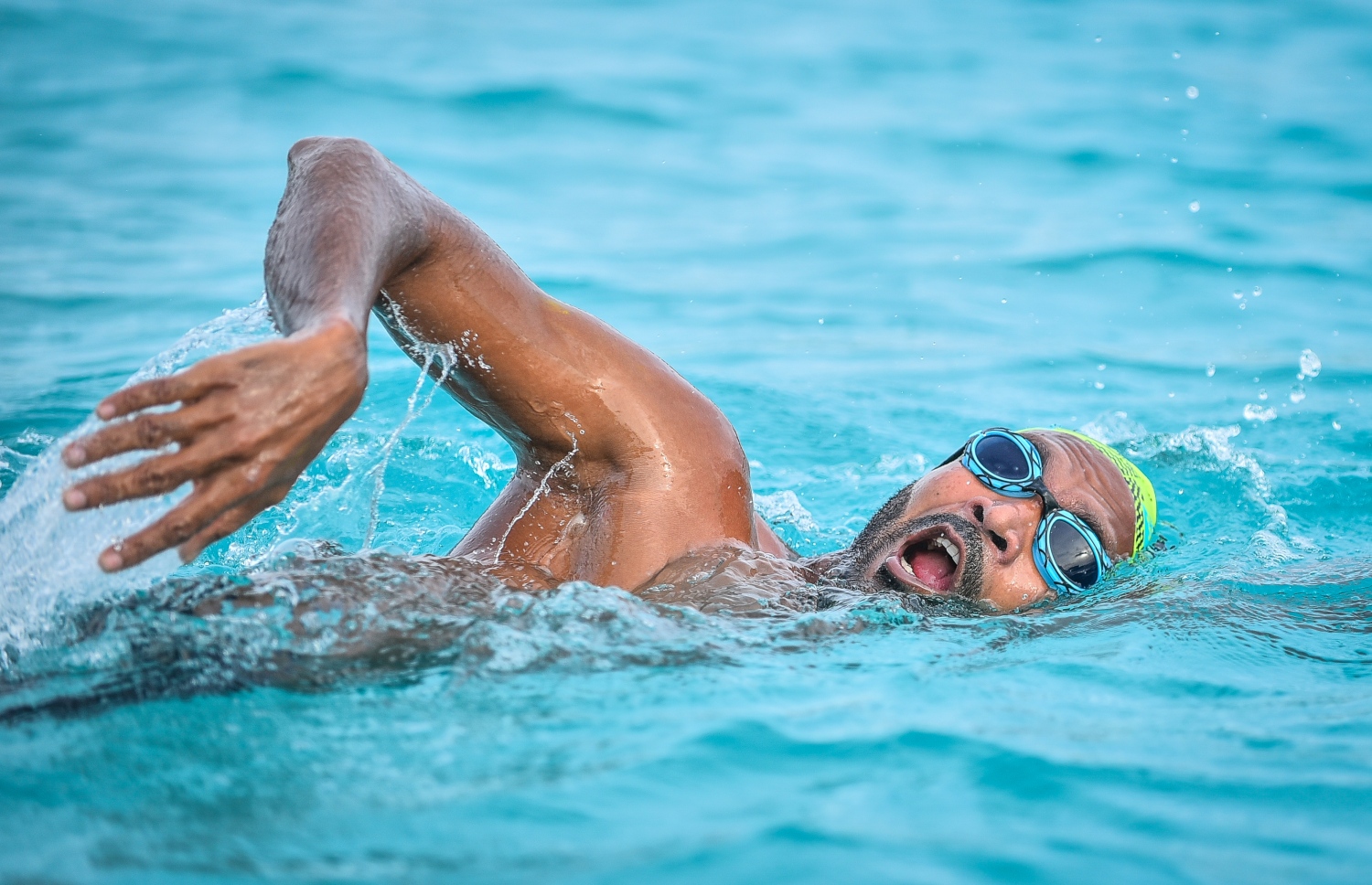 ކ.ދިއްފުށި: ޖުލައި 20، 2018: ސްވިމިން އެސޯސިއޭޝަނާއި މާލެ ފިޓްނަސް ކްލަބްގެ ފަރާތުން ކ. ދިއްފުށީގައި ބޭއްވި ދިގު ފެތުމުގެ ގައުމީ މުބާރާތުގެ ތެރެއިން، ޝައުގުވެރި ބަދަލުތަކާ އެކު ކުރިއަށްދިޔަ މި ހަރަކާތުގައި އެކި އުމުރުފުރާތަކުން ގިނަ އަދަދެއްގެ ފެތުންތެރިންތަކެއް ވަނީ ވާދަކޮށްފައި. ފޮޓޯ:ނިޝާން އަލީ/މިހާރު