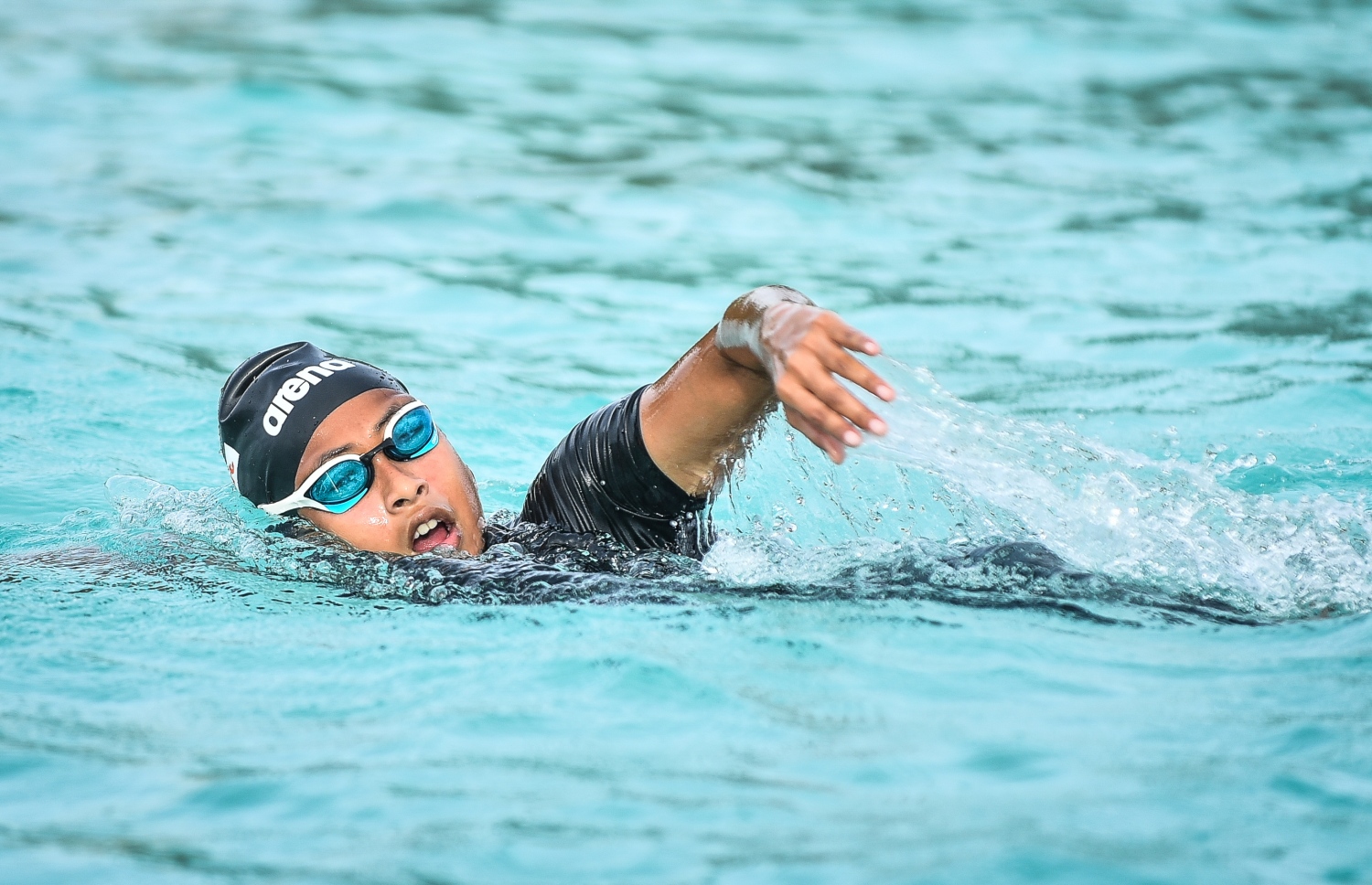 ކ.ދިއްފުށި: ޖުލައި 20، 2018: ސްވިމިން އެސޯސިއޭޝަނާއި މާލެ ފިޓްނަސް ކްލަބްގެ ފަރާތުން ކ. ދިއްފުށީގައި ބޭއްވި ދިގު ފެތުމުގެ ގައުމީ މުބާރާތުގެ ތެރެއިން، ޝައުގުވެރި ބަދަލުތަކާ އެކު ކުރިއަށްދިޔަ މި ހަރަކާތުގައި އެކި އުމުރުފުރާތަކުން ގިނަ އަދަދެއްގެ ފެތުންތެރިންތަކެއް ވަނީ ވާދަކޮށްފައި. ފޮޓޯ:ނިޝާން އަލީ/މިހާރު