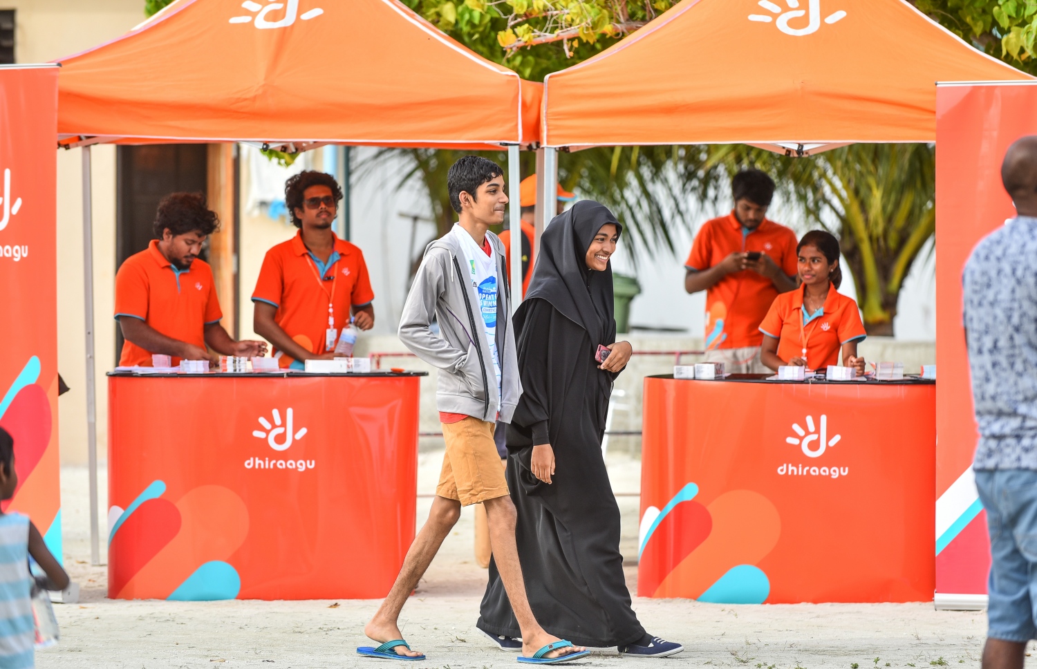 ކ.ދިއްފުށި: ޖުލައި 20، 2018: ސްވިމިން އެސޯސިއޭޝަނާއި މާލެ ފިޓްނަސް ކްލަބްގެ ފަރާތުން ކ. ދިއްފުށީގައި ބޭއްވި ދިގު ފެތުމުގެ ގައުމީ މުބާރާތުގެ ތެރެއިން، ޝައުގުވެރި ބަދަލުތަކާ އެކު ކުރިއަށްދިޔަ މި ހަރަކާތުގައި އެކި އުމުރުފުރާތަކުން ގިނަ އަދަދެއްގެ ފެތުންތެރިންތަކެއް ވަނީ ވާދަކޮށްފައި. ފޮޓޯ:ނިޝާން އަލީ/މިހާރު