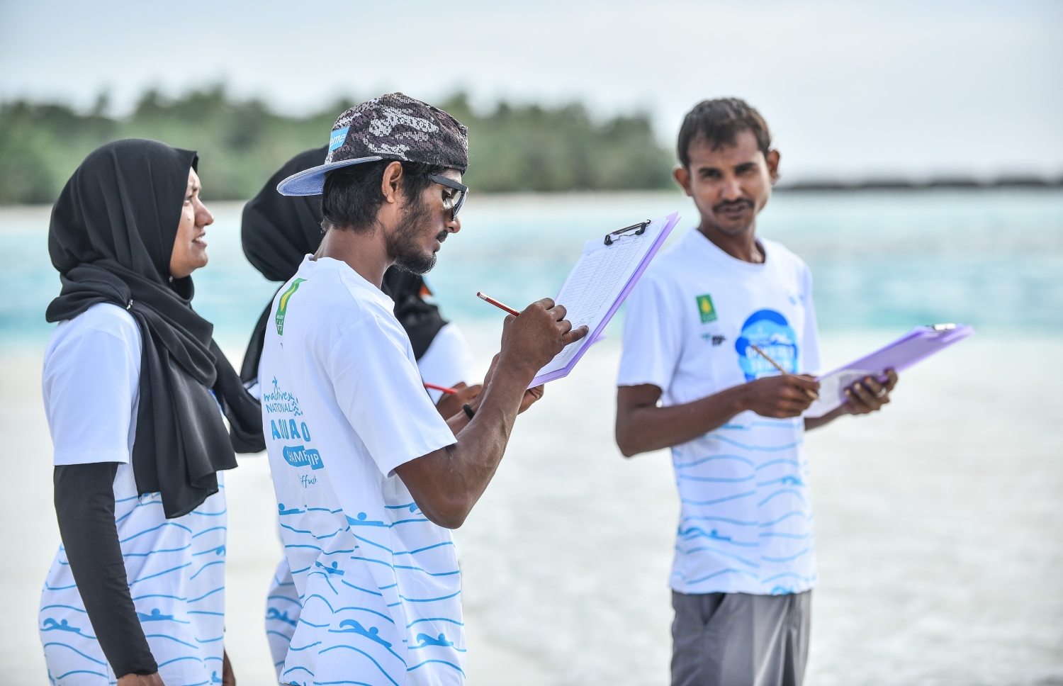 ކ.ދިއްފުށި: ޖުލައި 20، 2018: ސްވިމިން އެސޯސިއޭޝަނާއި މާލެ ފިޓްނަސް ކްލަބްގެ ފަރާތުން ކ. ދިއްފުށީގައި ބޭއްވި ދިގު ފެތުމުގެ ގައުމީ މުބާރާތުގެ ތެރެއިން، ޝައުގުވެރި ބަދަލުތަކާ އެކު ކުރިއަށްދިޔަ މި ހަރަކާތުގައި އެކި އުމުރުފުރާތަކުން ގިނަ އަދަދެއްގެ ފެތުންތެރިންތަކެއް ވަނީ ވާދަކޮށްފައި. ފޮޓޯ:ނިޝާން އަލީ/މިހާރު