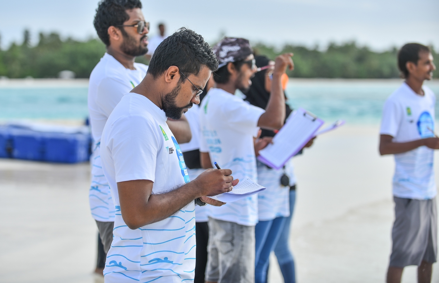 ކ.ދިއްފުށި: ޖުލައި 20، 2018: ސްވިމިން އެސޯސިއޭޝަނާއި މާލެ ފިޓްނަސް ކްލަބްގެ ފަރާތުން ކ. ދިއްފުށީގައި ބޭއްވި ދިގު ފެތުމުގެ ގައުމީ މުބާރާތުގެ ތެރެއިން، ޝައުގުވެރި ބަދަލުތަކާ އެކު ކުރިއަށްދިޔަ މި ހަރަކާތުގައި އެކި އުމުރުފުރާތަކުން ގިނަ އަދަދެއްގެ ފެތުންތެރިންތަކެއް ވަނީ ވާދަކޮށްފައި. ފޮޓޯ:ނިޝާން އަލީ/މިހާރު