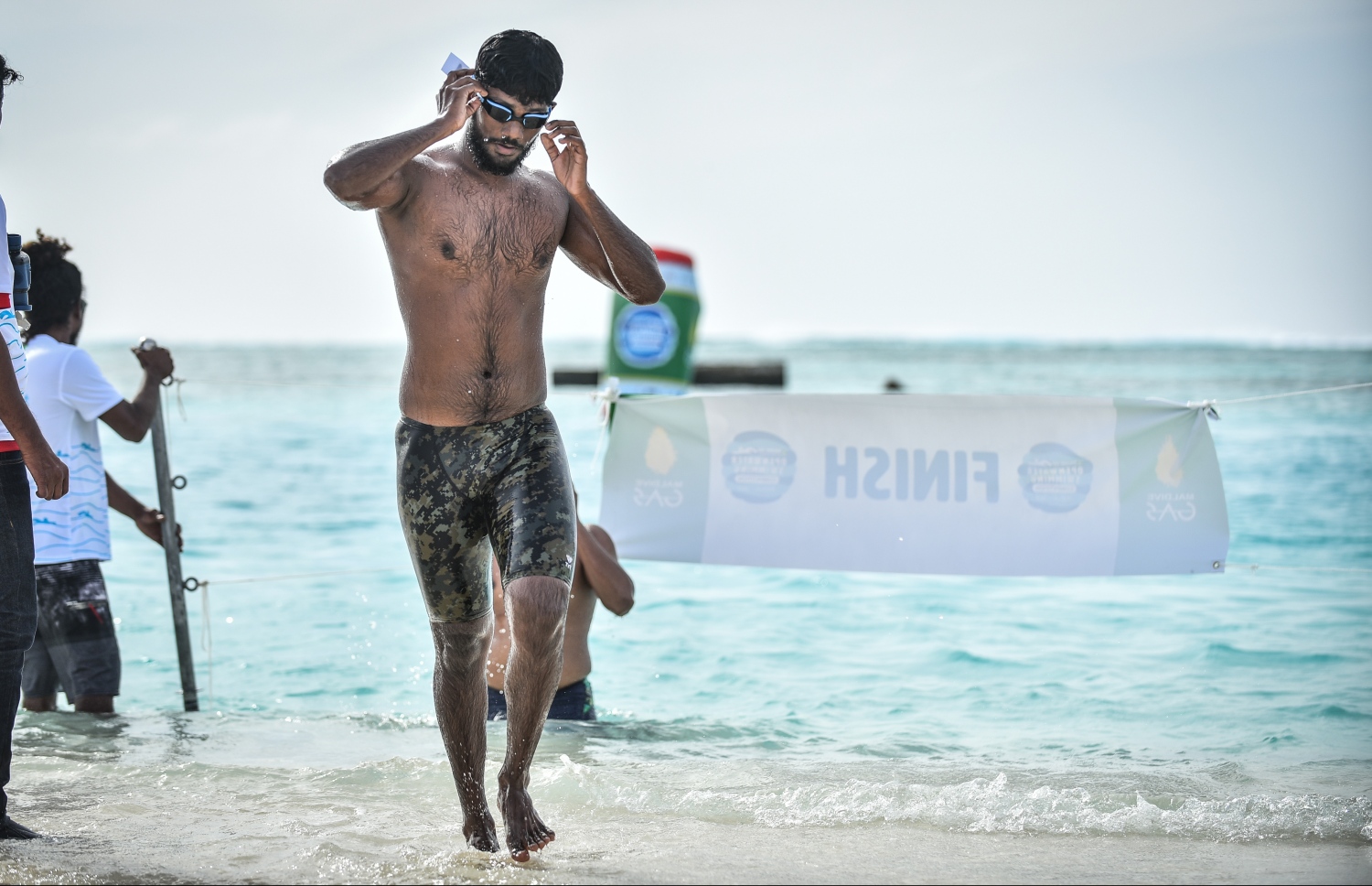 ކ.ދިއްފުށި: ޖުލައި 20، 2018: ސްވިމިން އެސޯސިއޭޝަނާއި މާލެ ފިޓްނަސް ކްލަބްގެ ފަރާތުން ކ. ދިއްފުށީގައި ބޭއްވި ދިގު ފެތުމުގެ ގައުމީ މުބާރާތުގެ ތެރެއިން، ޝައުގުވެރި ބަދަލުތަކާ އެކު ކުރިއަށްދިޔަ މި ހަރަކާތުގައި އެކި އުމުރުފުރާތަކުން ގިނަ އަދަދެއްގެ ފެތުންތެރިންތަކެއް ވަނީ ވާދަކޮށްފައި. ފޮޓޯ:ނިޝާން އަލީ/މިހާރު