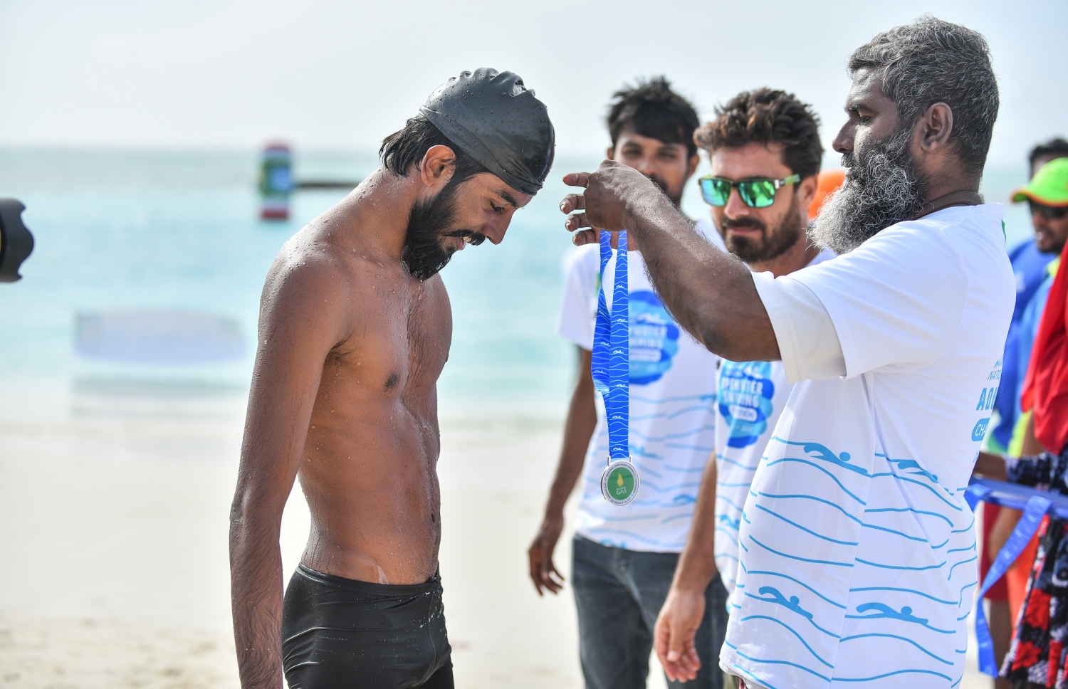 ކ.ދިއްފުށި: ޖުލައި 20، 2018: ސްވިމިން އެސޯސިއޭޝަނާއި މާލެ ފިޓްނަސް ކްލަބްގެ ފަރާތުން ކ. ދިއްފުށީގައި ބޭއްވި ދިގު ފެތުމުގެ ގައުމީ މުބާރާތުގެ ތެރެއިން، ޝައުގުވެރި ބަދަލުތަކާ އެކު ކުރިއަށްދިޔަ މި ހަރަކާތުގައި އެކި އުމުރުފުރާތަކުން ގިނަ އަދަދެއްގެ ފެތުންތެރިންތަކެއް ވަނީ ވާދަކޮށްފައި. ފޮޓޯ:ނިޝާން އަލީ/މިހާރު