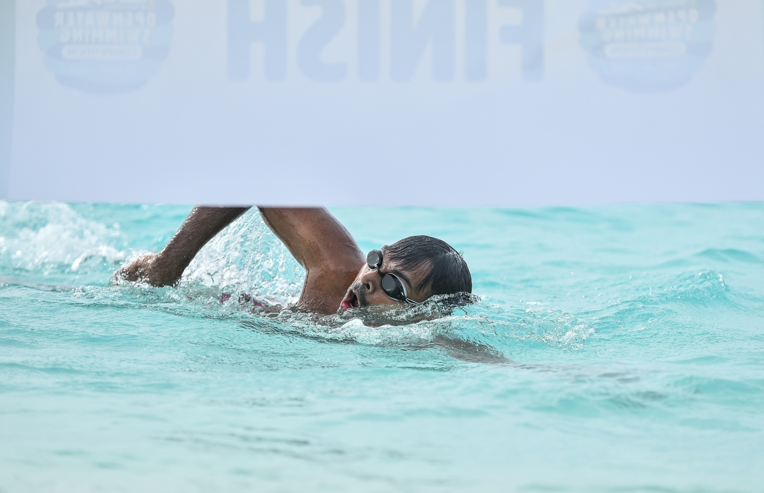 ކ.ދިއްފުށި: ޖުލައި 20، 2018: ސްވިމިން އެސޯސިއޭޝަނާއި މާލެ ފިޓްނަސް ކްލަބްގެ ފަރާތުން ކ. ދިއްފުށީގައި ބޭއްވި ދިގު ފެތުމުގެ ގައުމީ މުބާރާތުގެ ތެރެއިން، ޝައުގުވެރި ބަދަލުތަކާ އެކު ކުރިއަށްދިޔަ މި ހަރަކާތުގައި އެކި އުމުރުފުރާތަކުން ގިނަ އަދަދެއްގެ ފެތުންތެރިންތަކެއް ވަނީ ވާދަކޮށްފައި. ފޮޓޯ:ނިޝާން އަލީ/މިހާރު