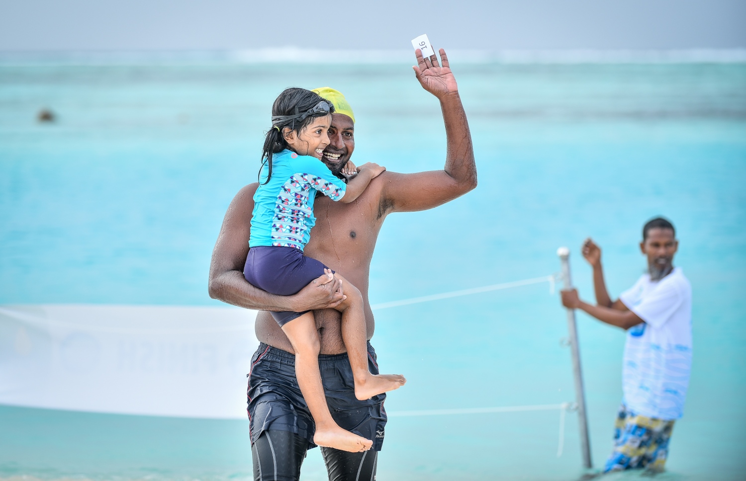 ކ.ދިއްފުށި: ޖުލައި 20، 2018: ސްވިމިން އެސޯސިއޭޝަނާއި މާލެ ފިޓްނަސް ކްލަބްގެ ފަރާތުން ކ. ދިއްފުށީގައި ބޭއްވި ދިގު ފެތުމުގެ ގައުމީ މުބާރާތުގެ ތެރެއިން، ޝައުގުވެރި ބަދަލުތަކާ އެކު ކުރިއަށްދިޔަ މި ހަރަކާތުގައި އެކި އުމުރުފުރާތަކުން ގިނަ އަދަދެއްގެ ފެތުންތެރިންތަކެއް ވަނީ ވާދަކޮށްފައި. ފޮޓޯ:ނިޝާން އަލީ/މިހާރު