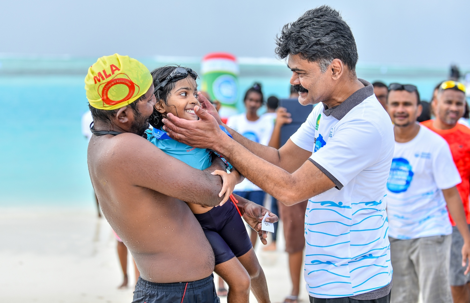 ކ.ދިއްފުށި: ޖުލައި 20، 2018: ސްވިމިން އެސޯސިއޭޝަނާއި މާލެ ފިޓްނަސް ކްލަބްގެ ފަރާތުން ކ. ދިއްފުށީގައި ބޭއްވި ދިގު ފެތުމުގެ ގައުމީ މުބާރާތުގެ ތެރެއިން، ޝައުގުވެރި ބަދަލުތަކާ އެކު ކުރިއަށްދިޔަ މި ހަރަކާތުގައި އެކި އުމުރުފުރާތަކުން ގިނަ އަދަދެއްގެ ފެތުންތެރިންތަކެއް ވަނީ ވާދަކޮށްފައި. ފޮޓޯ:ނިޝާން އަލީ/މިހާރު