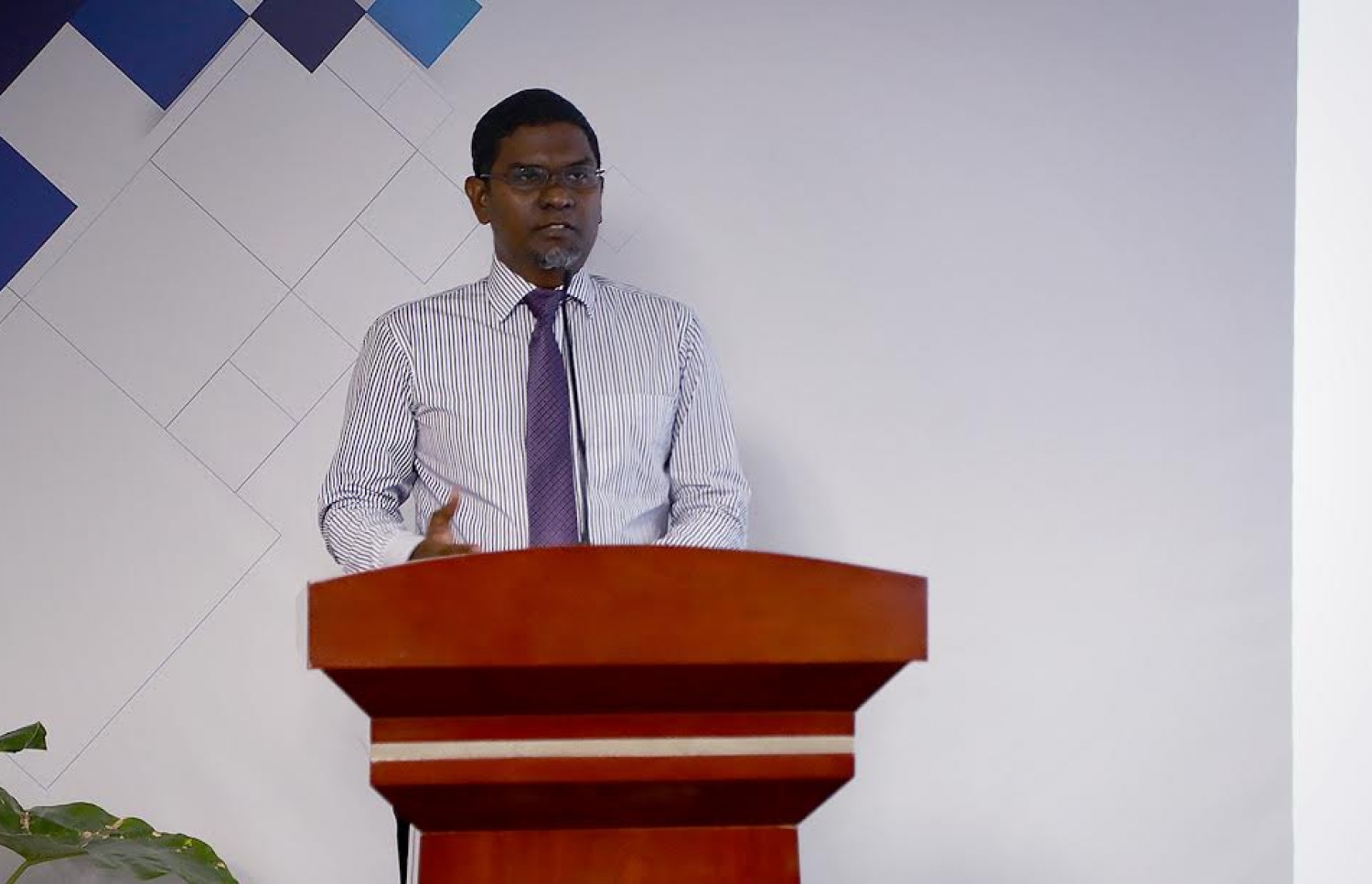 އެމްއެމްއޭ އިން އަލަށް އެކުލަވާލި ސްޓްރެޓިޖިކް ޕްލޭން އިފްތިތާހުކުރުމަށް މިއަދު ބޭއްވި ރަސްމިއްޔާތުގައި ގަވަރުނަރު ނަސީރު ވާހަކަދައްކަވަނީ. ފޮޓޯ: އެމްއެމްއޭ