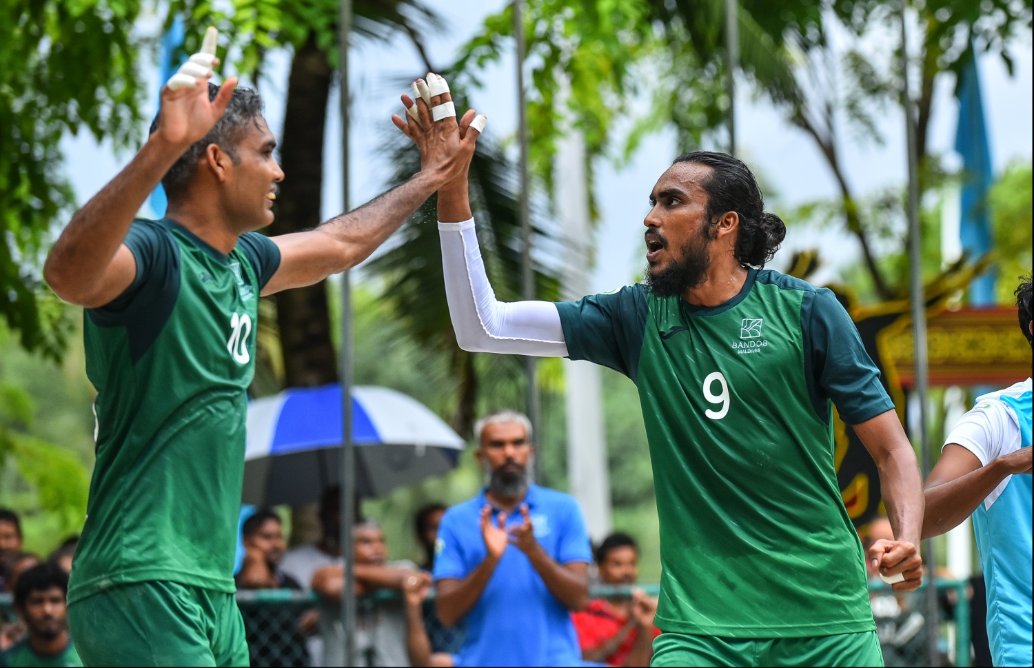 ބަނޑޮސް އައިލެންޑް ރިސޯޓު: ޖުލައި 22، 2018: އާލާ އިންޓަ ރިސޯޓް ޗެމްޕިއަންސް ލީގު ވޮލީބޯޅަ މުބާރާތުގެ ފައިނަލް މެޗުގެ ތެރެއިން: ގްރޭންޑްޕާކް ކޮއްދިއްޕަރު އަދި ބަނޑޮސް މޯލްޑިވްސް ވާދަކުރި މި މިމެޗުން ސީދާ ތިން ސެޓުން މޮޅުވެ، މުބާރާތް ކާމިޔާބުކުރީ ބަނޑޮސް މޯލްޑިވްސްއިން.--- މިހާރު ފޮޓޯ: ހުސައިން ވަހީދު