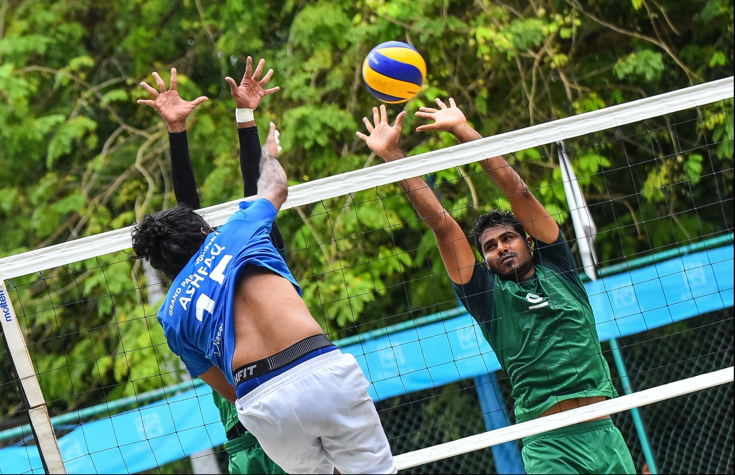 ބަނޑޮސް އައިލެންޑް ރިސޯޓު: ޖުލައި 22، 2018: އާލާ އިންޓަ ރިސޯޓް ޗެމްޕިއަންސް ލީގު ވޮލީބޯޅަ މުބާރާތުގެ ފައިނަލް މެޗުގެ ތެރެއިން: ގްރޭންޑްޕާކް ކޮއްދިއްޕަރު އަދި ބަނޑޮސް މޯލްޑިވްސް ވާދަކުރި މި މިމެޗުން ސީދާ ތިން ސެޓުން މޮޅުވެ، މުބާރާތް ކާމިޔާބުކުރީ ބަނޑޮސް މޯލްޑިވްސްއިން.--- މިހާރު ފޮޓޯ: ހުސައިން ވަހީދު