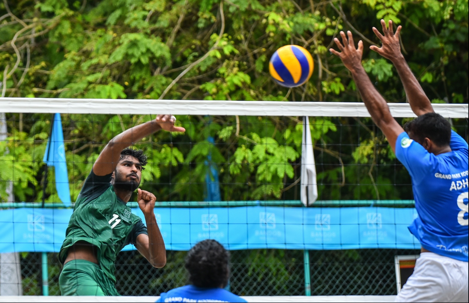 ބަނޑޮސް އައިލެންޑް ރިސޯޓު: ޖުލައި 22، 2018: އާލާ އިންޓަ ރިސޯޓް ޗެމްޕިއަންސް ލީގު ވޮލީބޯޅަ މުބާރާތުގެ ފައިނަލް މެޗުގެ ތެރެއިން: ގްރޭންޑްޕާކް ކޮއްދިއްޕަރު އަދި ބަނޑޮސް މޯލްޑިވްސް ވާދަކުރި މި މިމެޗުން ސީދާ ތިން ސެޓުން މޮޅުވެ، މުބާރާތް ކާމިޔާބުކުރީ ބަނޑޮސް މޯލްޑިވްސްއިން.--- މިހާރު ފޮޓޯ: ހުސައިން ވަހީދު